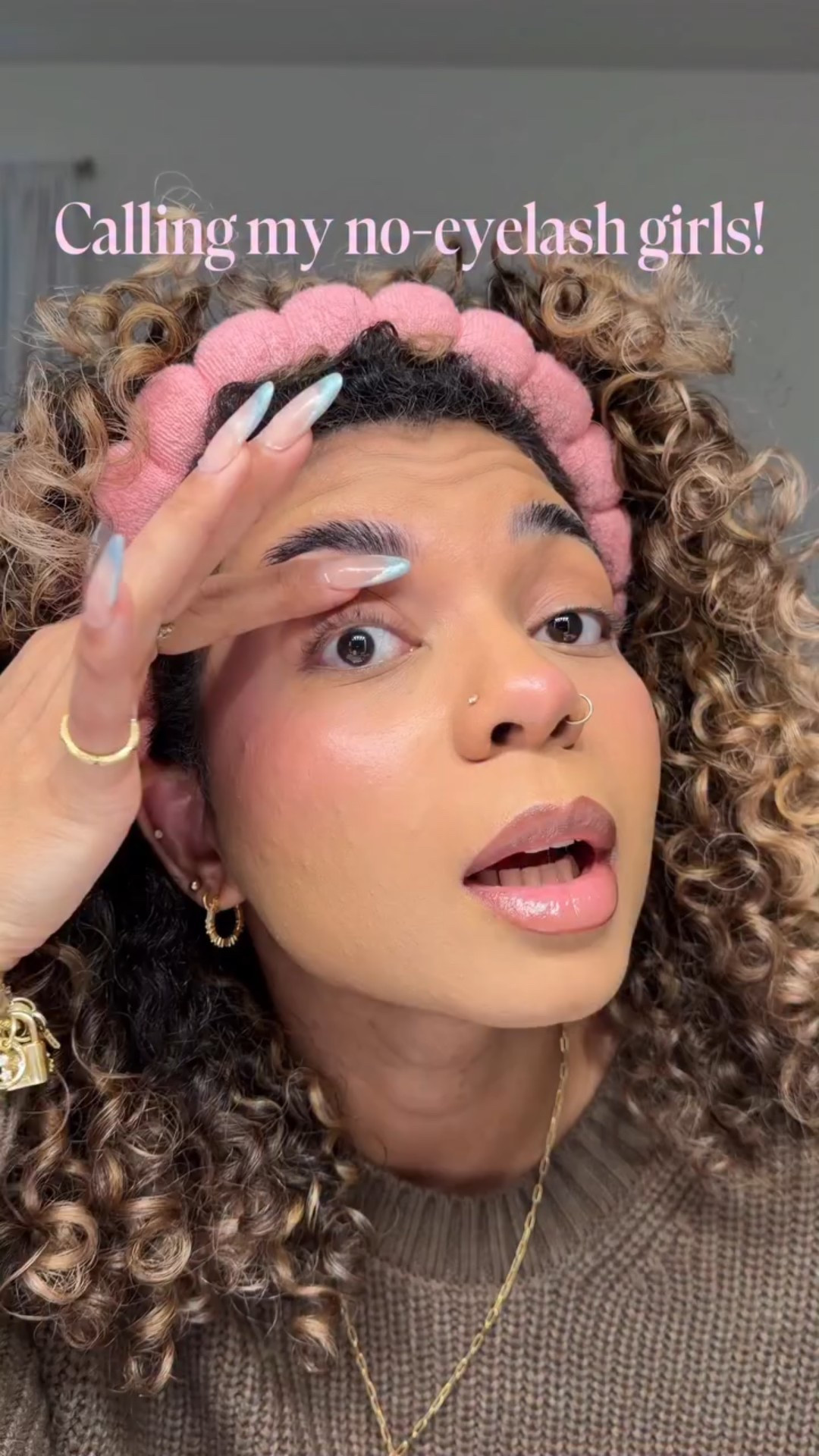 Where are my no eyelash girlies at???😭

When your mascara finally does what it’s supposed to 😍I recommend this one from @covergirl to all my girlies with non existent lashes like me! 

Product used: Eye Enhancer Wrap Tubing Mascara — $12.99

#curlygirl #tubingmascara #drugstoremakeup #mascarareview #curlscurlscurls