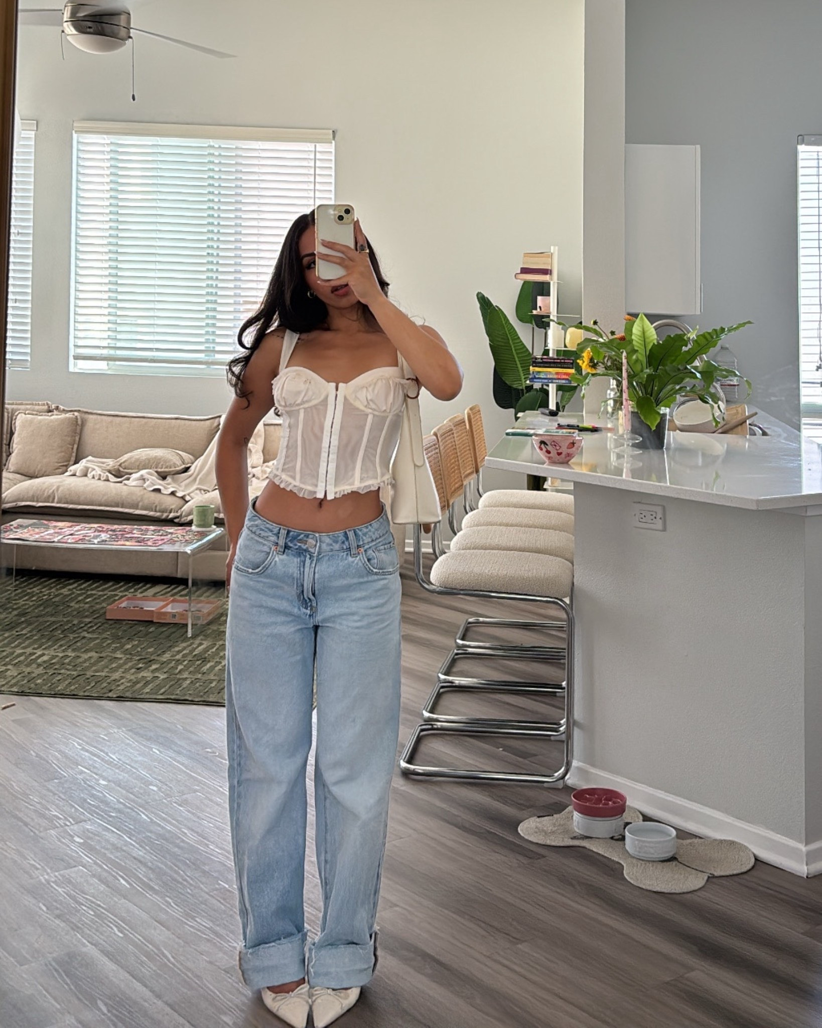 The perfect go-to jeans 🩵 Got mine in size 0 regular length.
Top is from Tiger Mist and heels are from Tony Bianco 