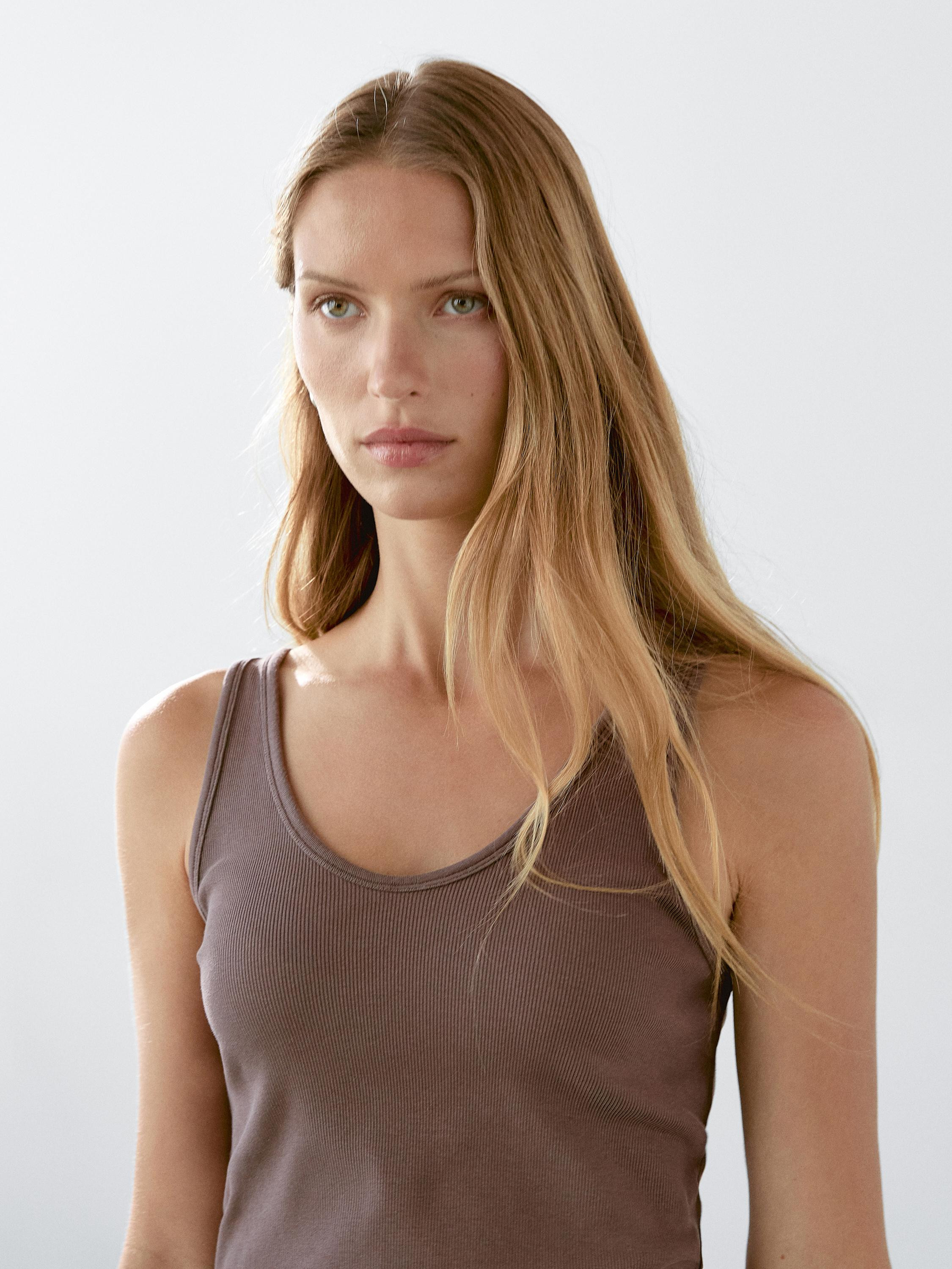Top made of cotton blend fabric . Slightly fitted silhouette, providing a more defined and slim a... | Massimo Dutti UK