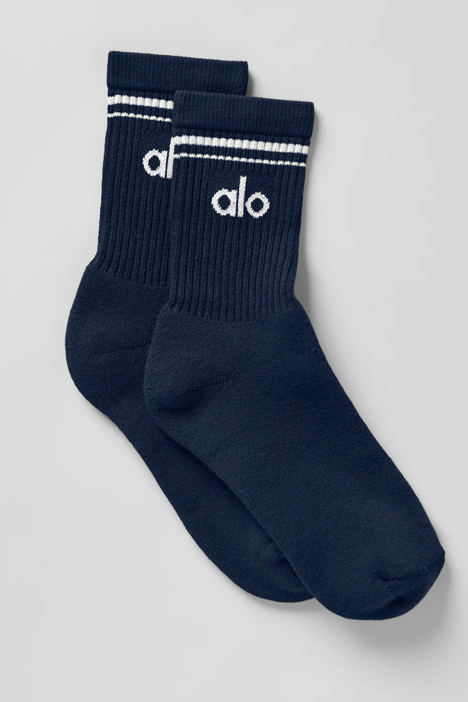 ALO | Half-Crew Throwback Socks in Navy/White Blue, Size: Large | Alo Yoga (US)