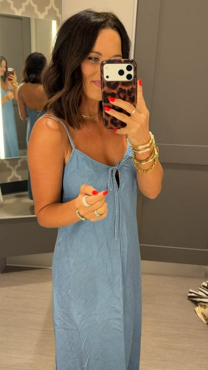 This dress is making me want a beach trip 🌊💙

The color is so pretty, the fit is flowy and comfortable, and I love that it’s one of those dresses you can just throw on and go. Plus it has pockets, which always feels like a win. Even better… it’s on sale right now!

Size XS, 5’3 for reference

#TargetStyle #TargetFinds #TargetFashion #SummerDress #TargetSale #VacationStyle #LTKStyle #LTKFinds #AffordableFashion #SummerStyle