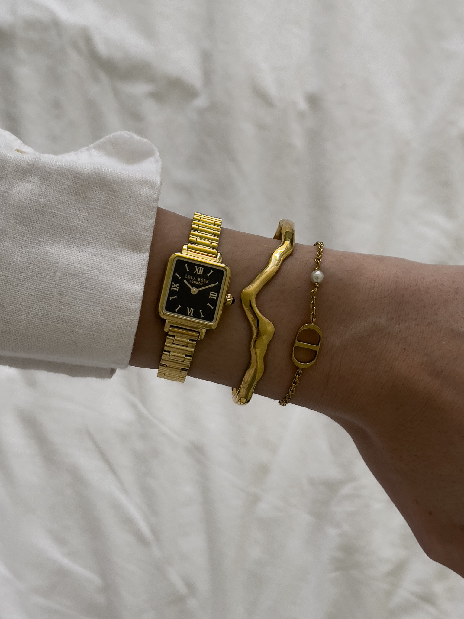 Gold jewellery ✨ 

*watch from @lolarose
*bangle from @monicavinader
*bracelet from @dior ‘Petit CD Bracelet’ 



#LTKGiftGuide #LTKstyletip #LTKSeasonal