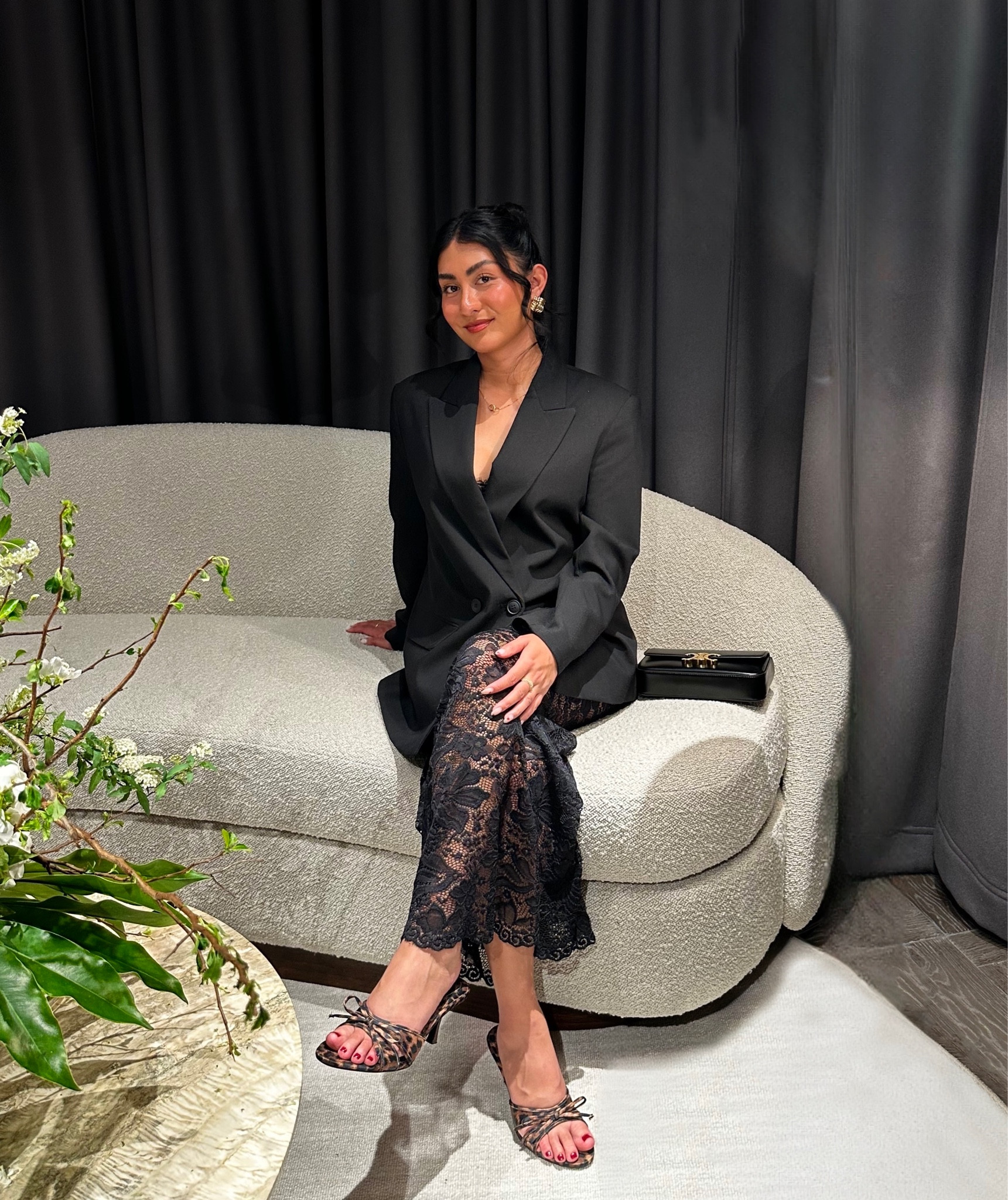 XS - Blazer, XS in lace skirt

#LTKFindsUnder100 #LTKPetite #LTKStyleTip