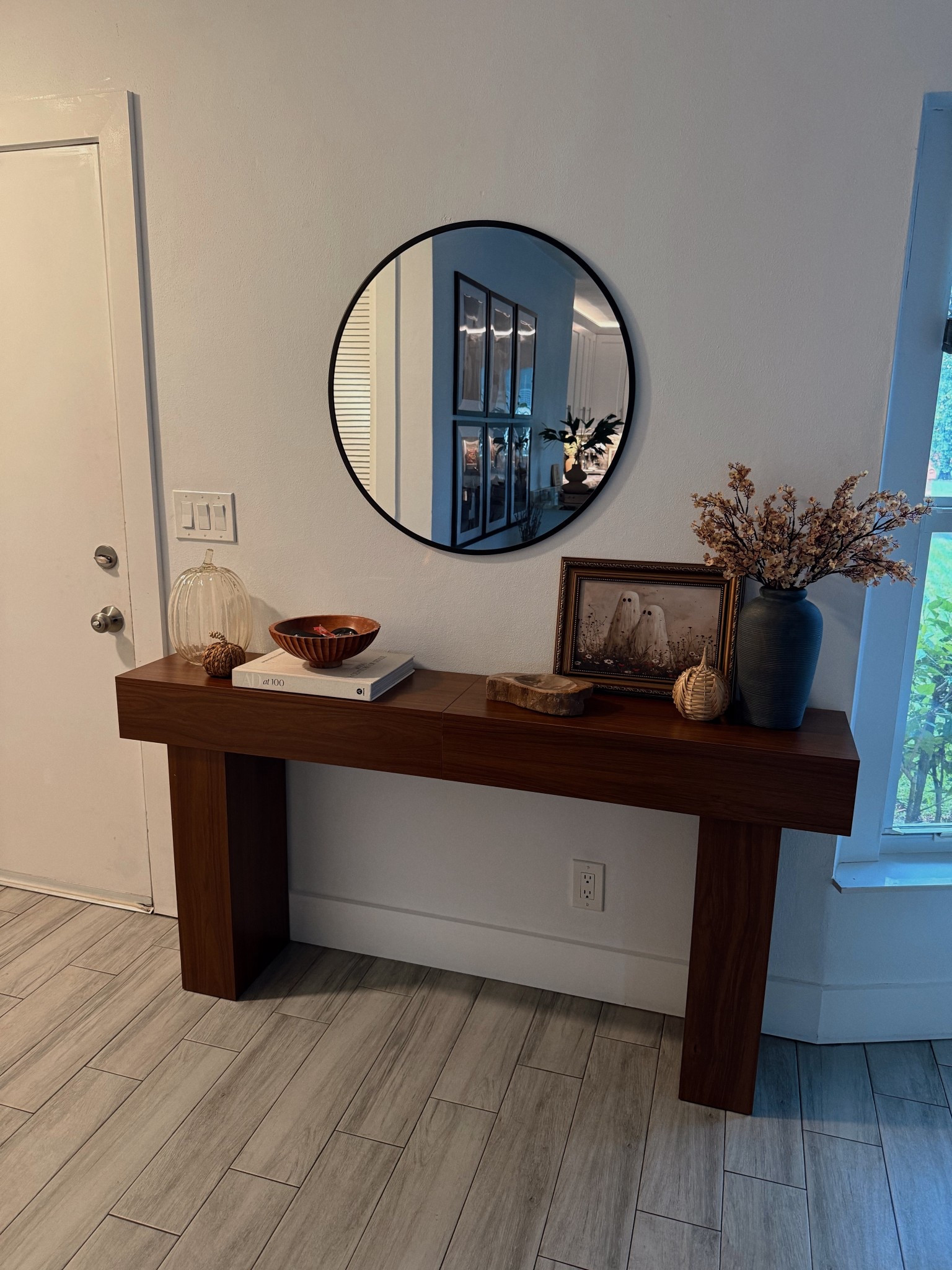 Entryway table fall decor from Amazon!!



#LTKHome #LTKSeasonal #LTKSaleAlert