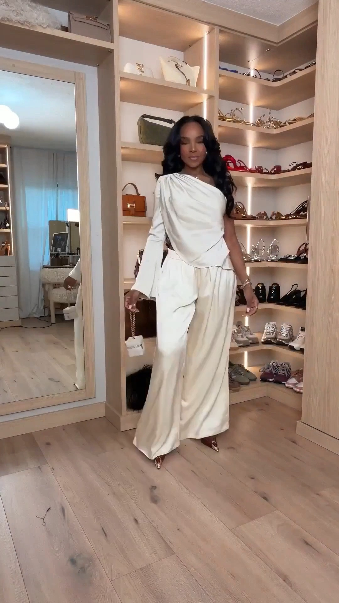 Scroll to shop!! This luxe neutral outfit featuring a draped one-shoulder top paired with wide-leg trousers for a polished monochrome look.

Perfect for dinners, date nights, events, work meetings, or elegant evening looks.





#LTKootd #LTKPetite #LTKgrwm