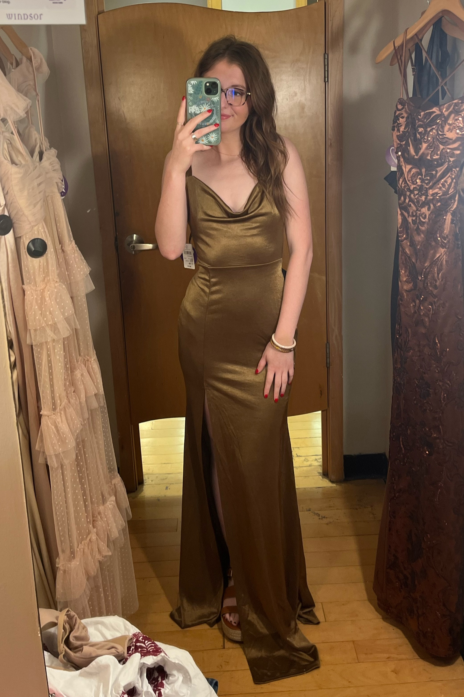 I love the ruching on the back of this dress, it’s so flattering! This dress would be great this fall as a wedding guest dress, for formal, or for a banquet

#LTKparties #LTKwedding #LTKfindsunder100