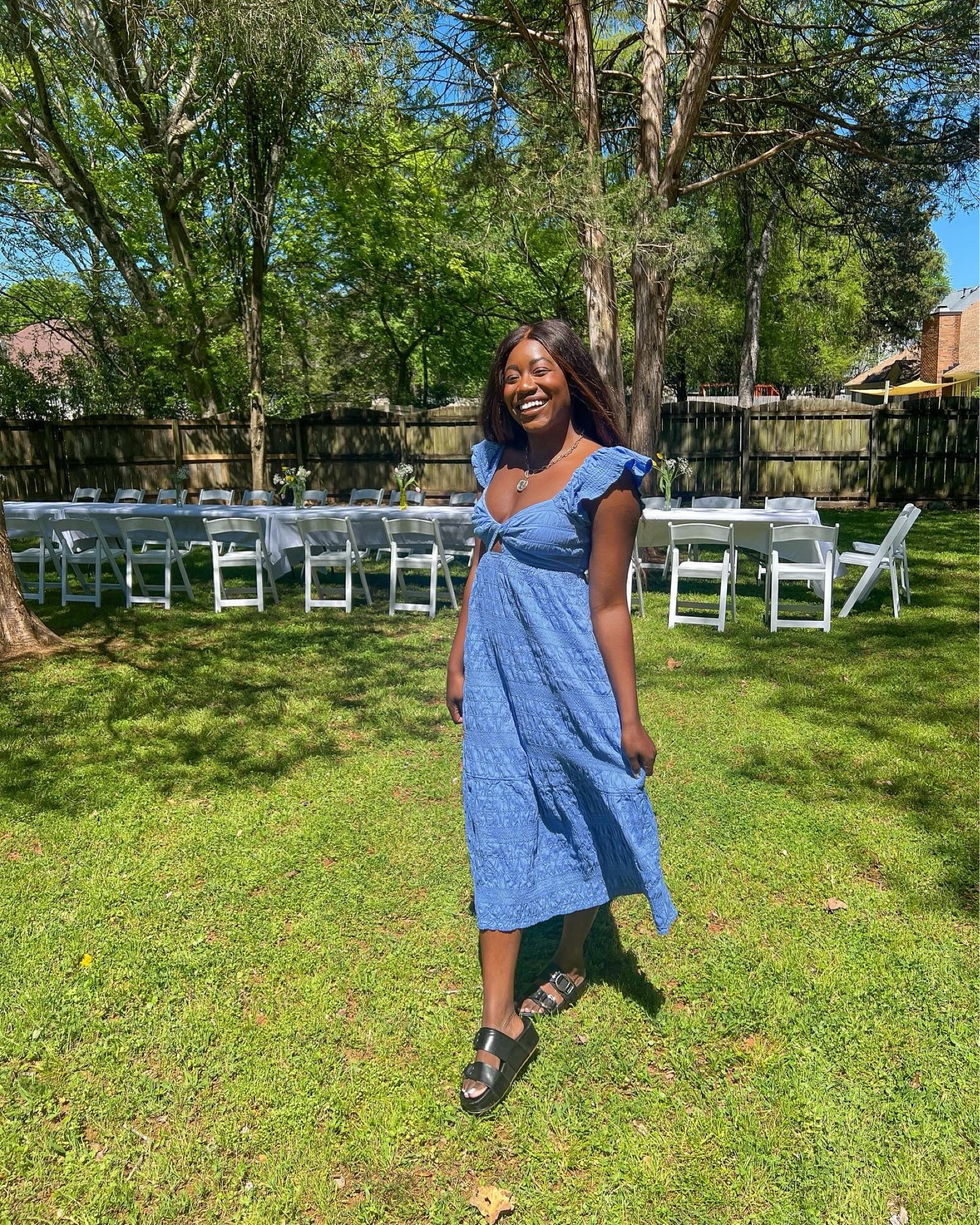 When the photographer tells you to find your light ☀️

Truly become a different person when the sun is shining. And this season is just getting started. 

P.S. you guys were right! This dress is way better for frolicking 😉 Linking it in my bio! 



Pinterest style, Pinterest aesthetic, feminine style, spring fashion, summer dresses, sundress season, black content creators, sundresses #targetfinds #targetstyle #targetfashion #ltkxtarget 