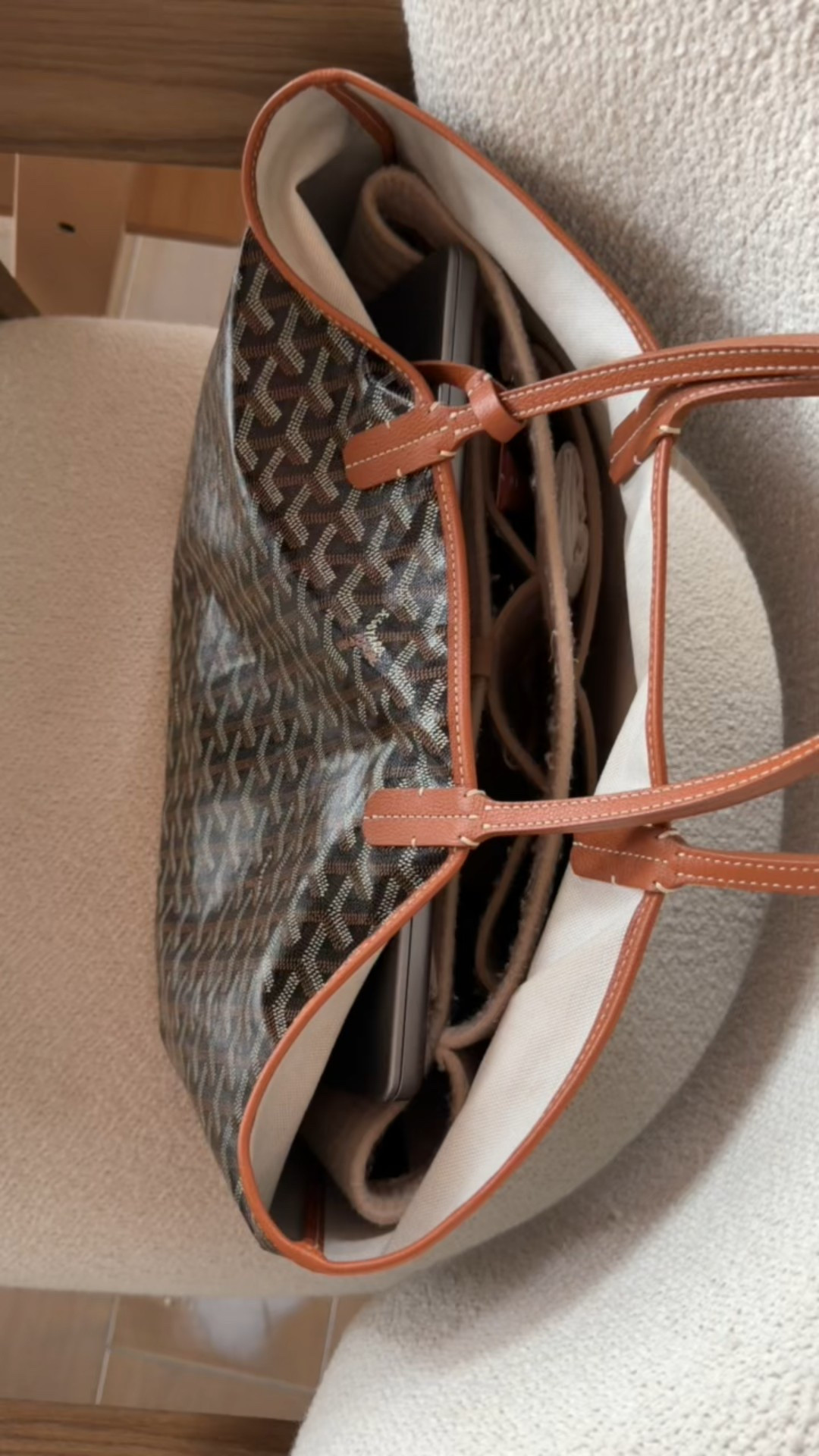 Love my tote organizer! Keeps all your things organized, easy to take in and out, and I like that it gives the bag shape. Comes in a lot of colors! ￼

#LTKootd