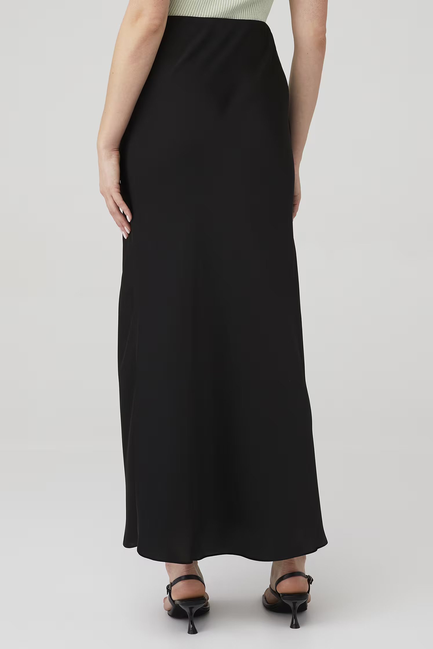 THE FAVORITE SKIRT | FashionPass