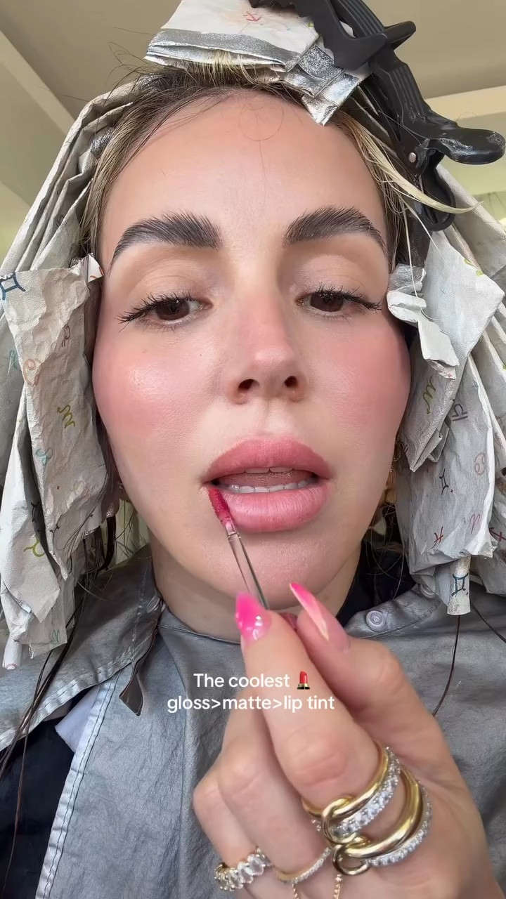 Tap your lips and it dries 🤯

#timephoria #lipstain #lipgloss #lips #beautyessentials