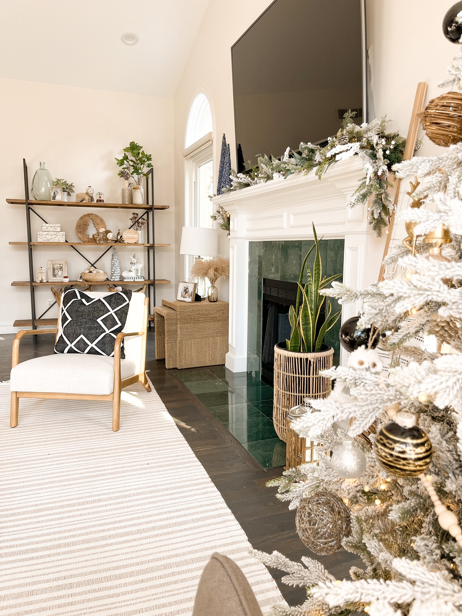 ✨Christmas decorating last minute?✨ shop my favorite holiday decor finds here! From garland to the tree, you can also find so much more on my website by going to www.mydesignhaven.com ✨happy shopping✨

#LTKhome #LTKHoliday #LTKSeasonal