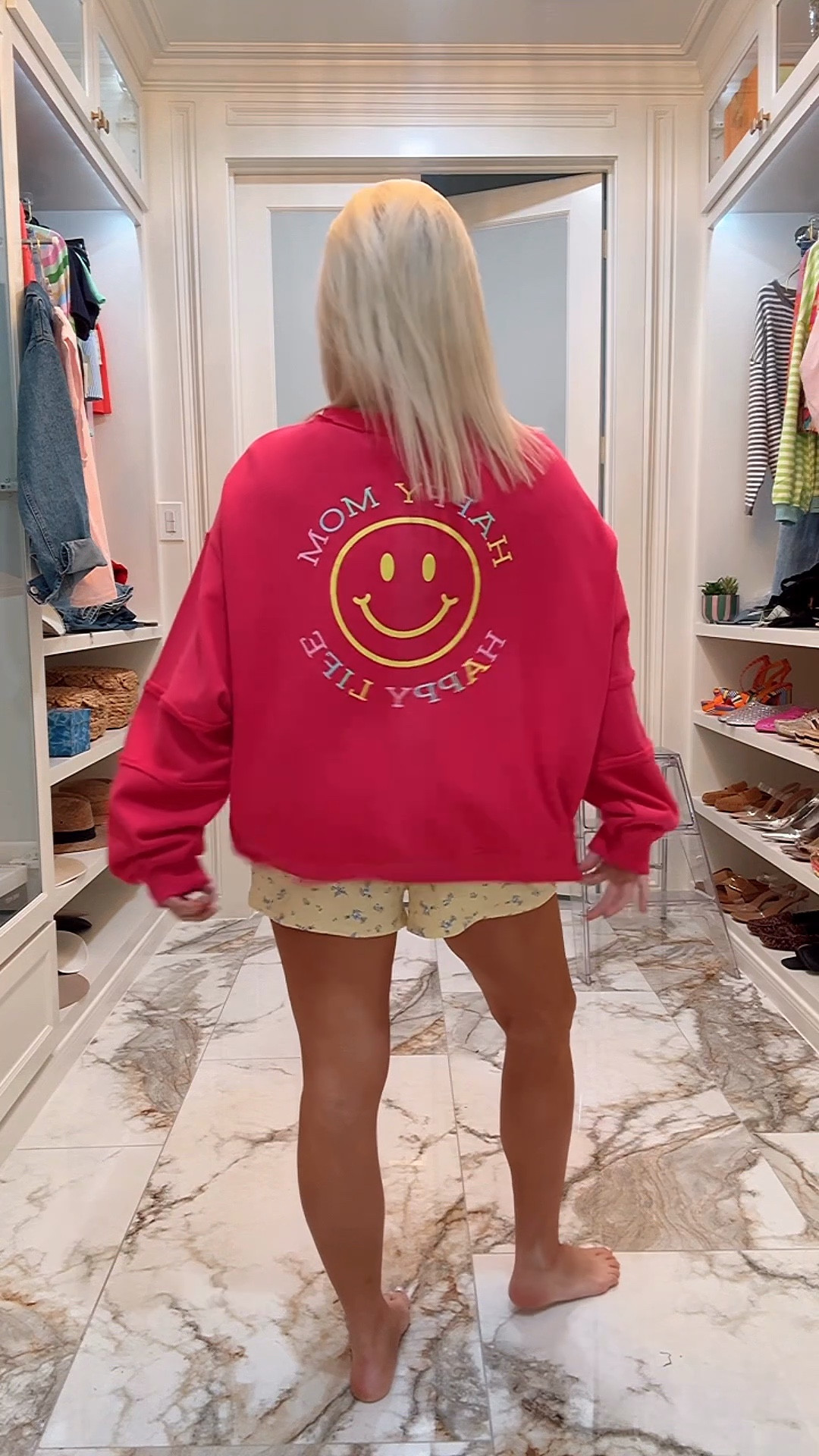 How is this sweatshirt only $15!!! Size XL