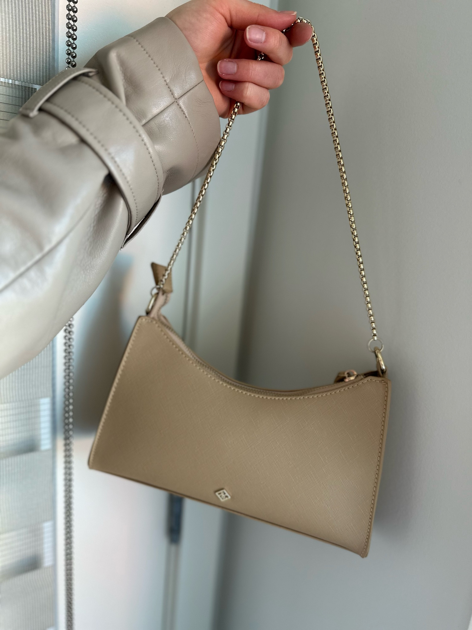 One of my favourite go to bags! I love how this beige coloured bag never fails to add a chic touch to my outfits! I especially love the gold chain detailing! Despite its lower price point, it’s a good quality bag and has held up well, even while travelling 🫶🤎 

I’ve linked some similar affordable options! 

Spring outfit ideas, spring outfit, daily outfit, what I wore, what to wear, outfit ideas, trench coat, how to style, neutral coat, Parisian, Parisian style, Parisian chic, Pinterest aesthetic, Pinterest girl, style inspiration, fashion inspiration, outfit inspiration, ootd, shoulder bag, neutral bag, neutral outfit

#LTKSeasonal #LTKstyletip