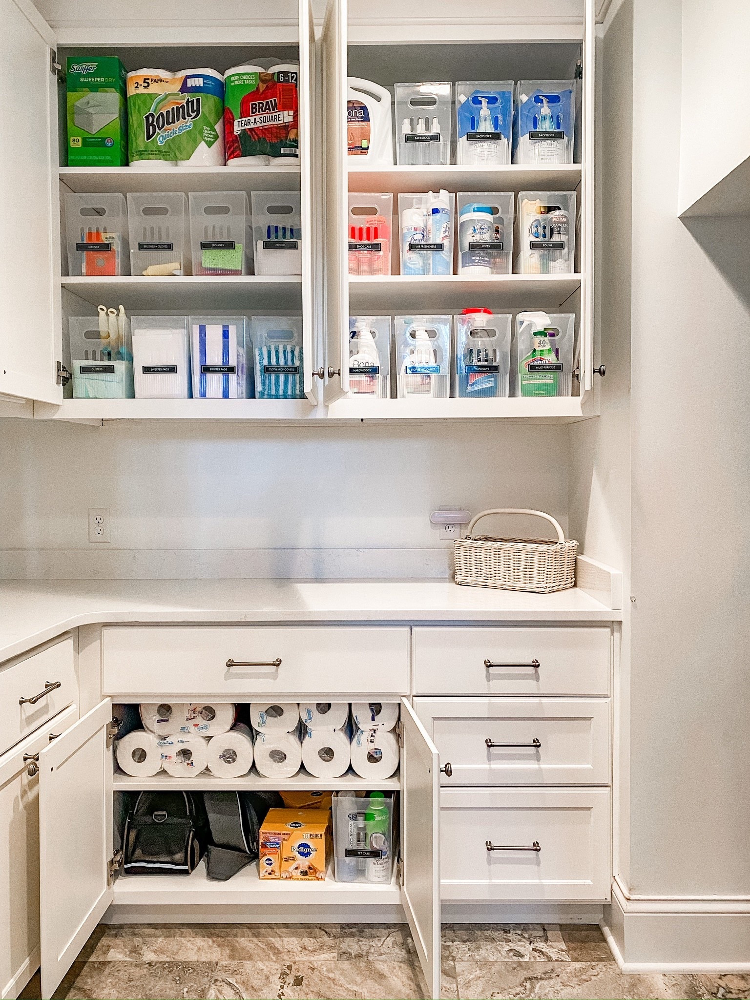 Thinking of doing a Spring refresh? Let’s start with the laundry room - one of the most important spaces in the home. It’s hard to think about spring cleaning when your supplies are scattered or hard to reach. 

A few quick shifts:
✔️ Keep only your go-to products within arms reach
✔️ Use bins to separate categories
✔️ Ditch duplicates + empty containers

🫧 Comment CLEAN to grab our Clean Sweep digital bundle: an all-in-one plan to simplify cleaning routines, stay on top of seasonal tasks, and keep your home flowing year-round.


#LTKHome