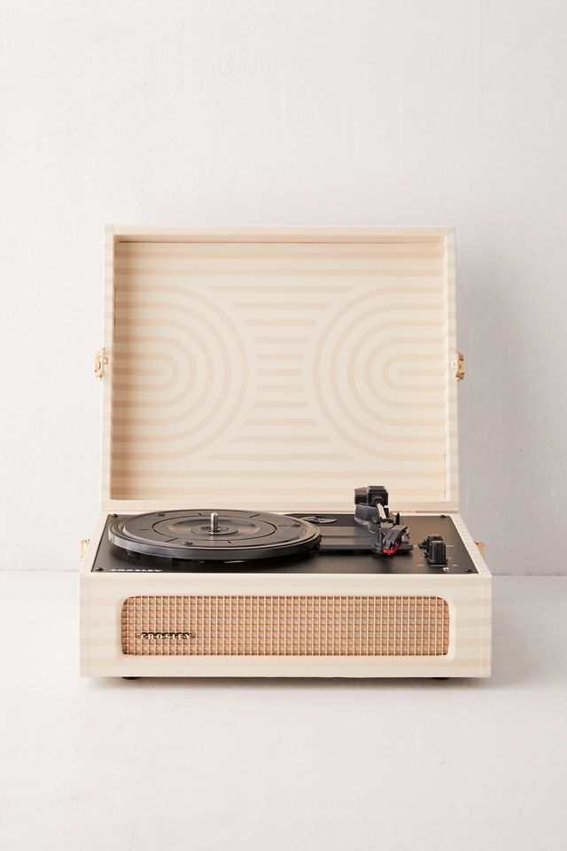 Crosley UO Exclusive Debossed Hilo Voyager Record Player | Urban Outfitters (US and RoW)