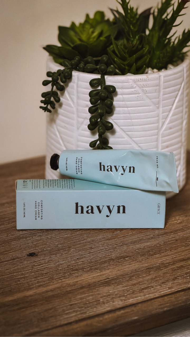 POV: You finally found a hand cream that smells amazing... but doesn’t break your skin

I’ve been using Havyn’s Comforting Collagen Hand Cream and I’m OBSESSED. It’s deeply moisturizing, non-greasy (yes, actually), and safe even for sensitive skin & eczema (*
What makes it even better? * Allergen-free (no hidden triggers) 

* Free from parabens, phthalates & toxins it Clinically proven safe for sensitive skin And now... you can grab it at Anthropologie (!!) in-store or online

Plus they come with the cutest stickers for a limited time

@havynco @anthropologie 
#newskincare #sensitiveskin #anthropologie #eczema #skincareroutine
