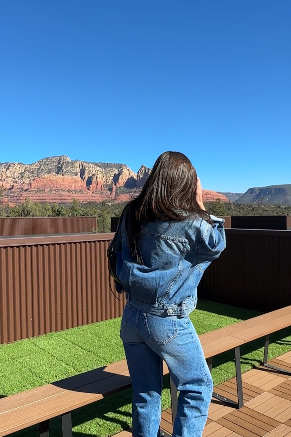 I live for a denim on denim moment 💙

Jacket is Aritzia Denim Forum but is OOS so I linked something similar!

#LTKStyleTip