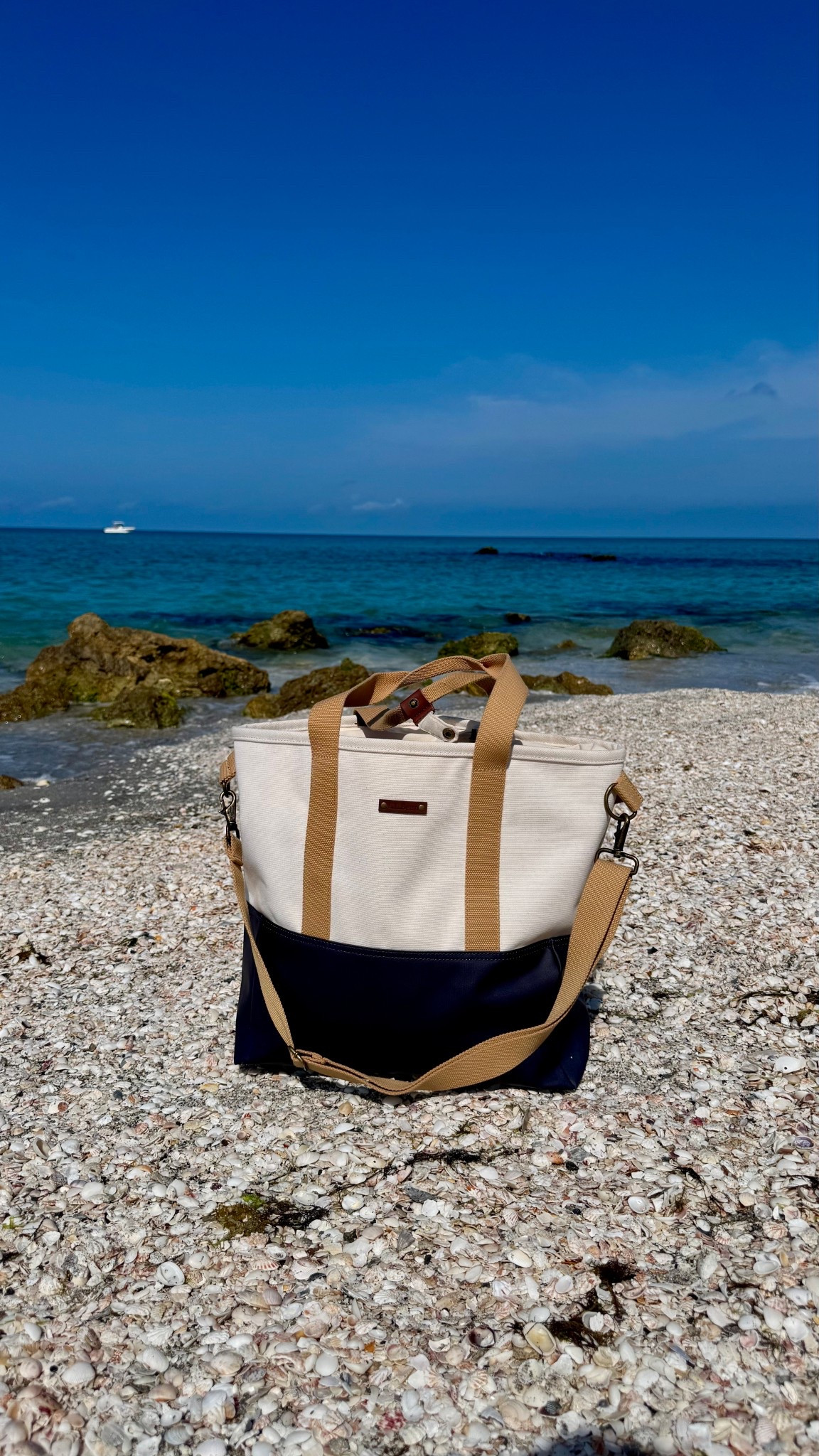 Pool and beach must have!! Tote is customizable, zip top, long handle




#LTKTravel #LTKSwim #LTKMothersDay
