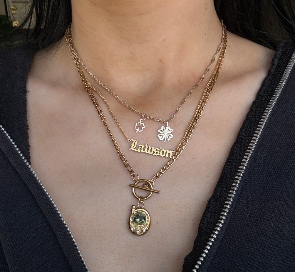 Today’s necklace stack


-14k Singapore link chain: had since I was a baby, but I linked a similar option in 14k.

-Tamagotchi charm and necklace: from YuukaUniverse

-small clover charm: from the same Etsy seller as the bigger clover charm (it is just sold out )

#jewelrystack #necklacestack #jewelryinspo #necklcaceinspo #funjewelry



#LTKFindsUnder50 #LTKGiftGuide #LTKFindsUnder100