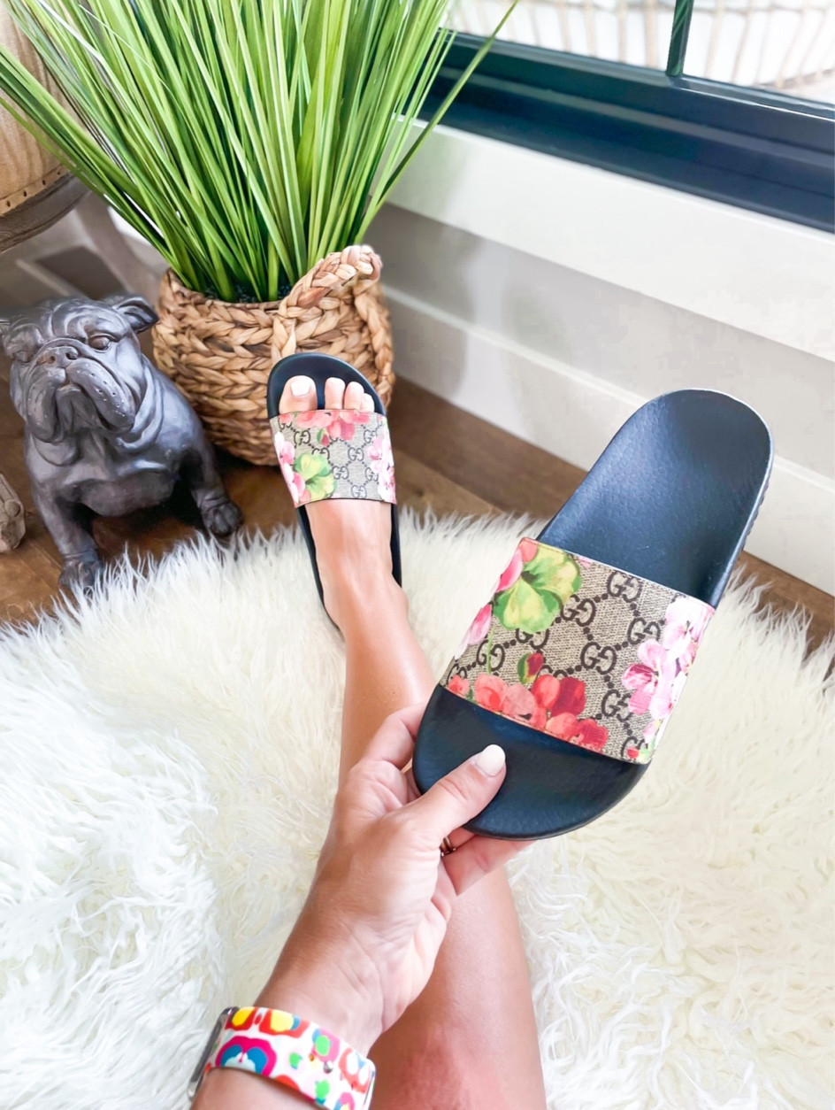 💘A little Valentines Day gift just in time for spring! I wear these so much once the weather gets warm. The flowers are so beautiful! Perfect time to splurge on the one you love!! (Or splurge on yourself just in time for spring break travels)
*Fit Tip- runs TTS

#valentinesday #valentinesdaygifts #valentinesdaysplurge #splurgeworthy #gucci #guccislides #springslides #springbreakstyle #springbreakfashion 

#LTKshoecrush #LTKSeasonal