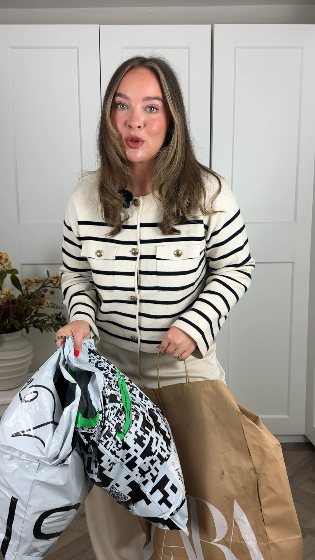 finding some thick thigh friendly trousers for us short midsize girls 👖

I’m a UK14 and 5ft 2 and a half - I wear a 14 in the first ones, an XL 30 leg in the second pair, a 14 in third pair and an XL in the last pair

#LTKworkwear #LTKmidsize #LTKpetite