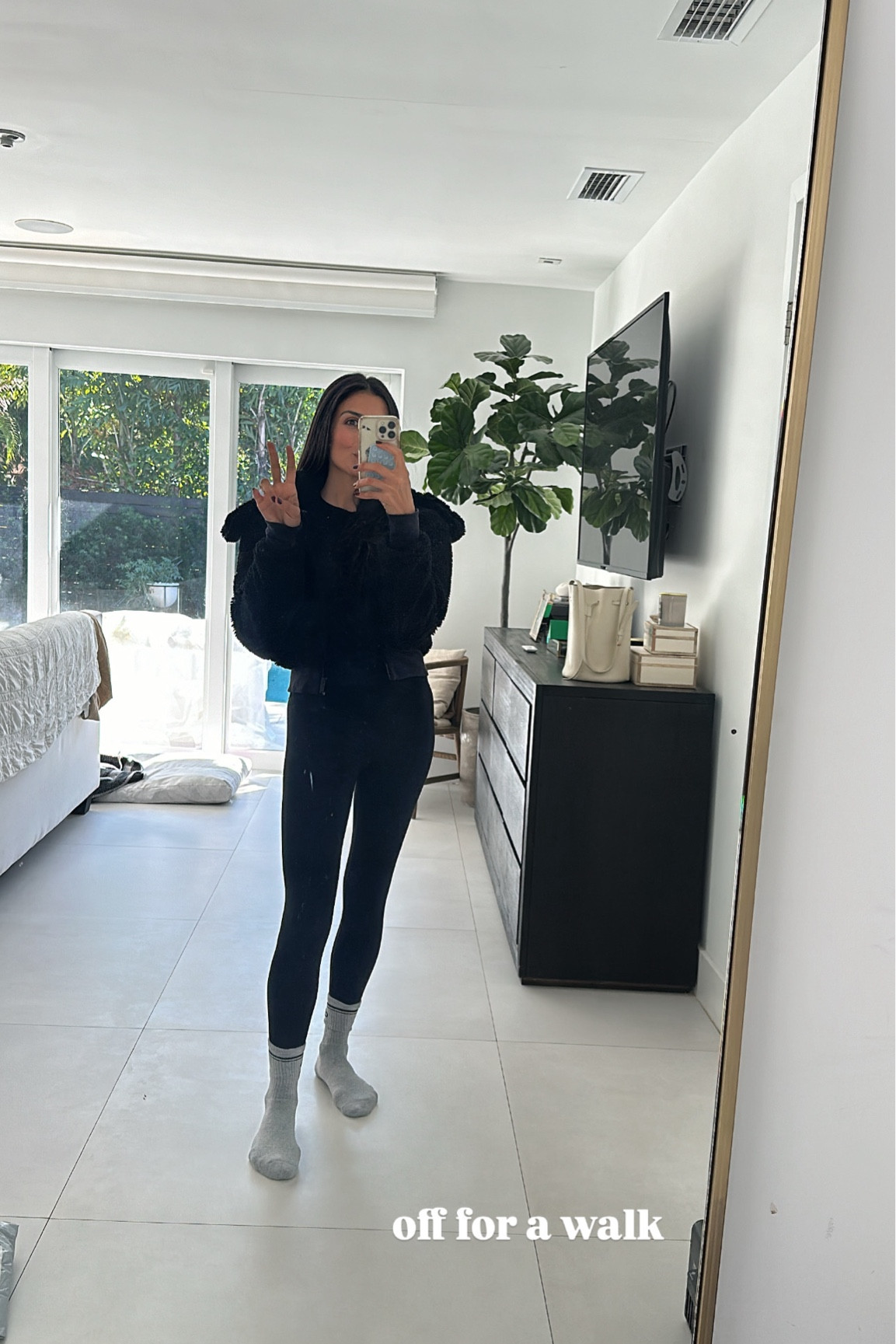 It’s cold in miami and had to pull out my favorite Alo jacket aerie leggingss

#LTKActive #LTKHoliday #LTKFitness