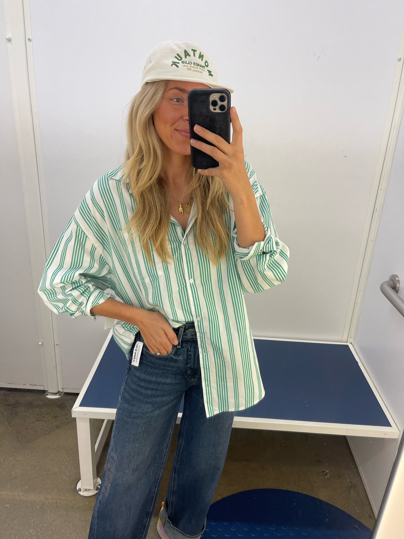 Size 0 jeans 
Size large top 