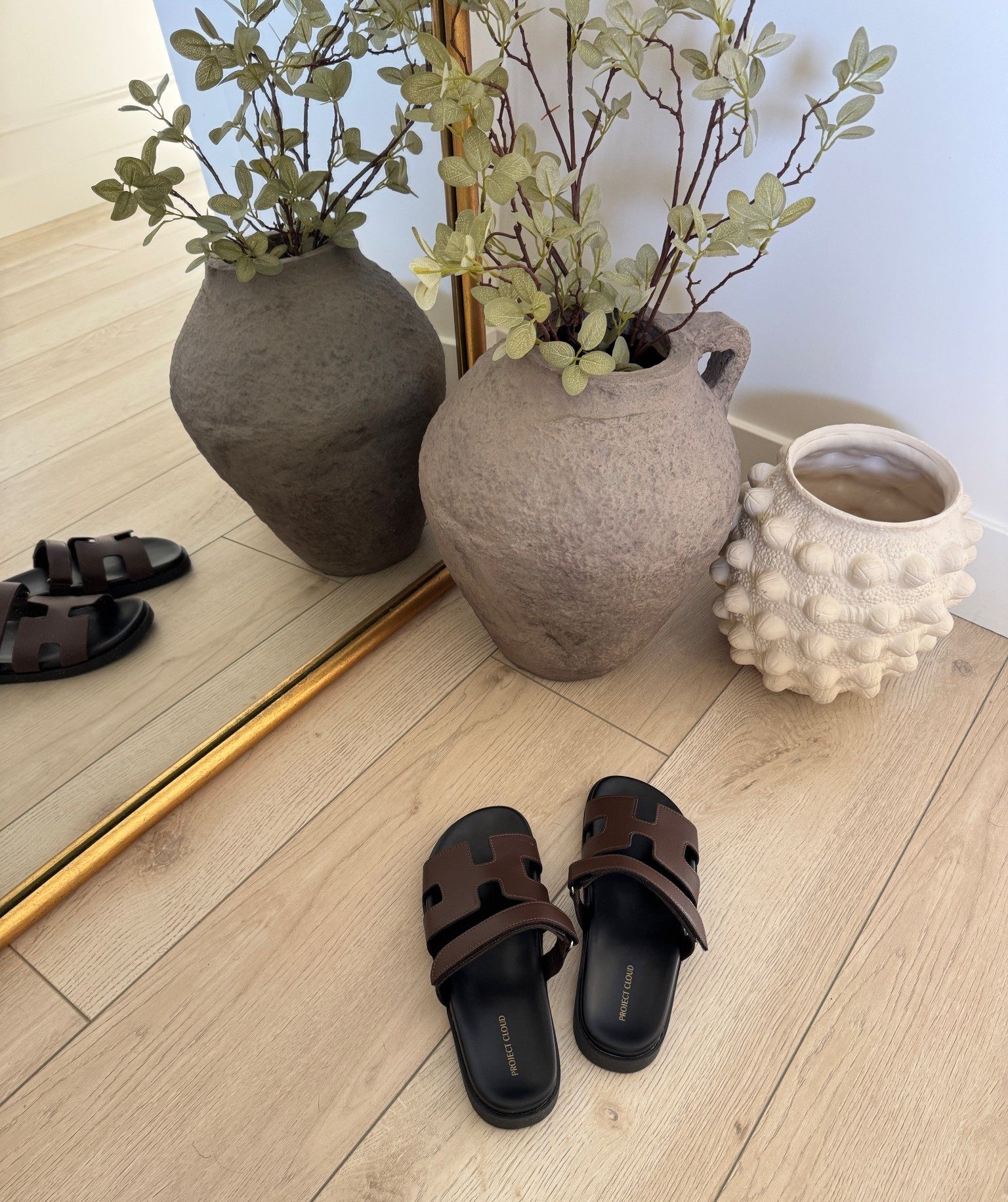 Comfy summer slides they run a tad small if between sizes I would say go up a  size. They come in several colors but u loved the chocolate brown. 🤎