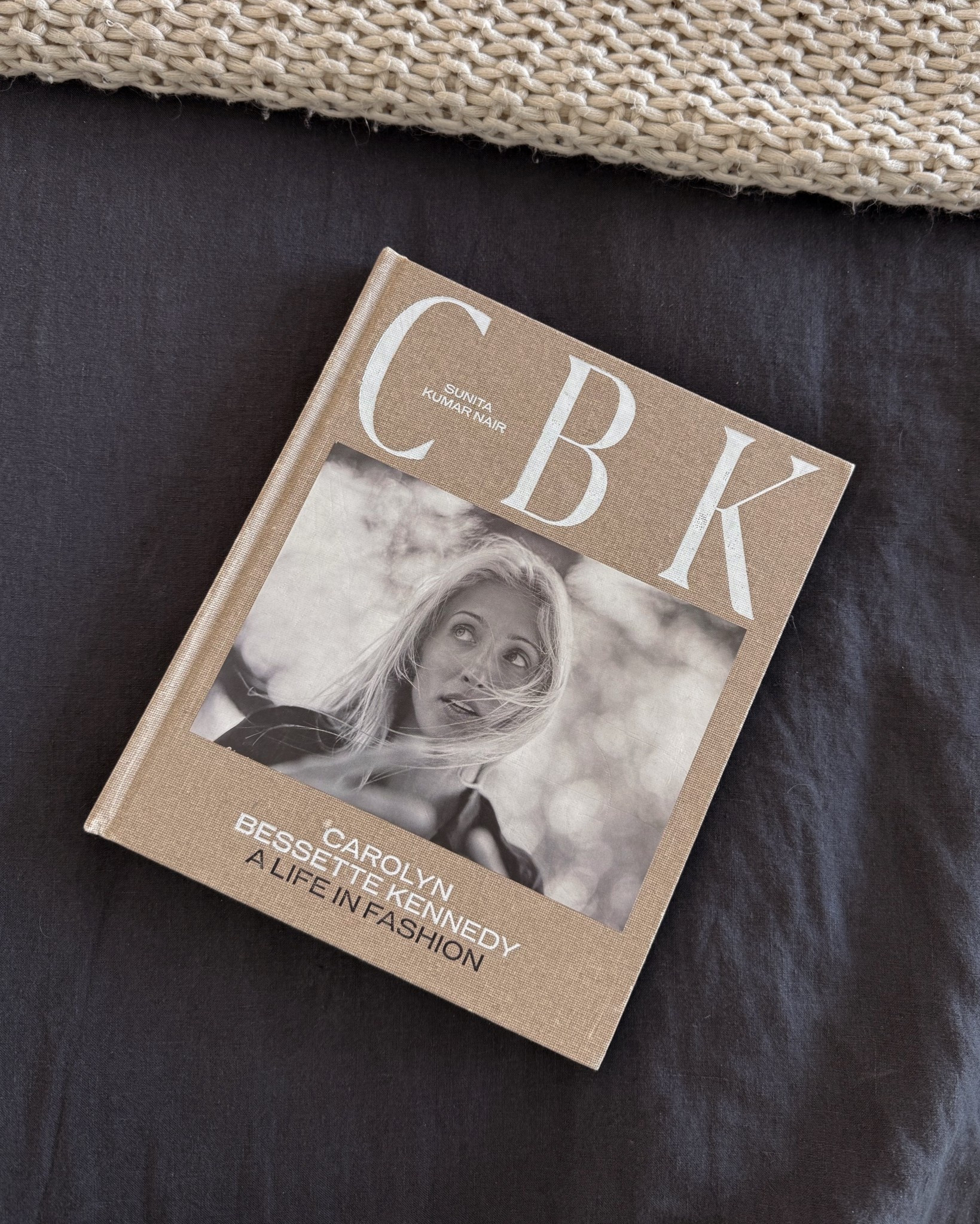 We’re all obsessed with Carolyn Bessette Kennedy now, right?!

#CarolynBessetteKennedy #CBK #FashionBiography #FashionHistory #StyleIcon #FashionBook #MinimalStyle #AmericanStyle #BookOnDisplay #CoffeeTableBook

#LTKdayinmylife #LTKselfcare #LTKHome