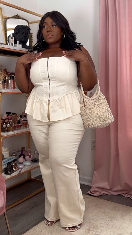 #AD Crème de la crème.

Target Tuesday is featuring some new pieces from the Future Collective and I’m obsessed with this modern peplum look. Would you rock this? More Spring and Summer looks are in my LTK Shop. 

Size Reference: Top 1X | Jeans 20

@target @targetstyle #TargetStyle #TargetPartner 


#LTKunder50 #LTKsalealert #LTKcurves
