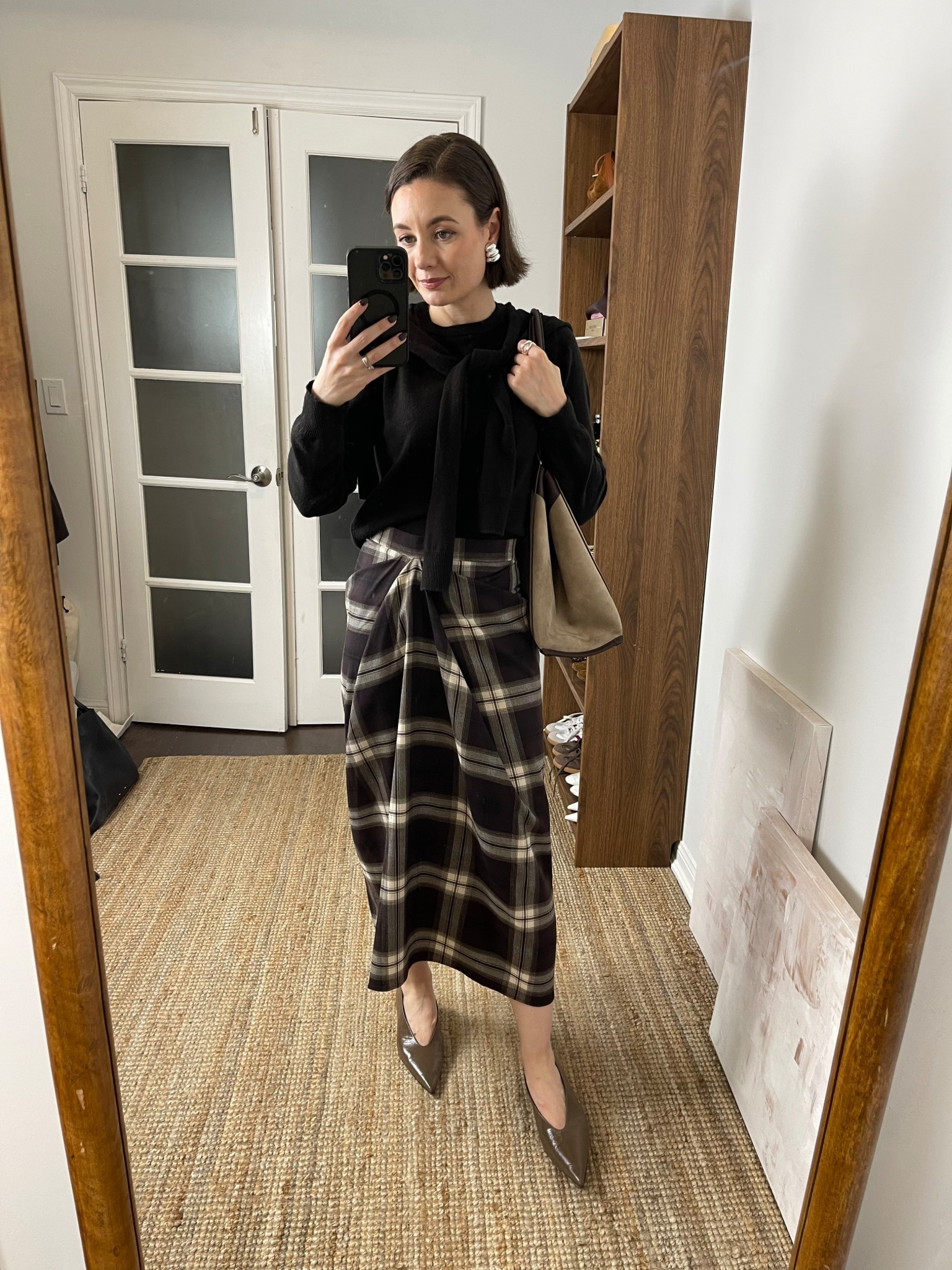 Plaid skirt (2), brown sweater, suede bag

#LTKSeasonal #LTKStyleTip #LTKWorkwear