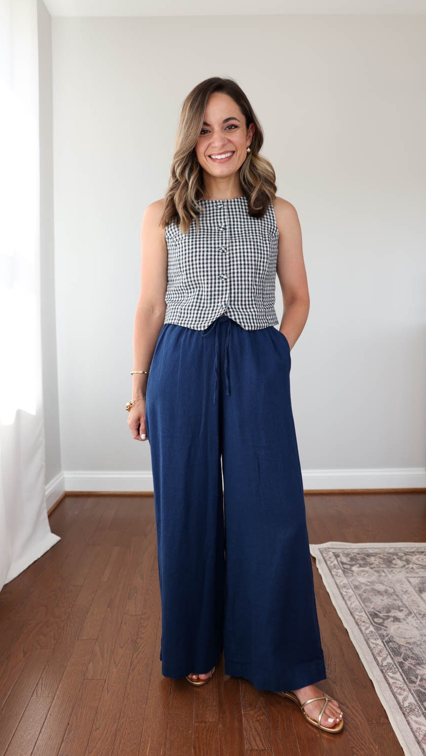 Petite-friendly finds from @kohls 

Blue gray dress: petite xs
Denim dress: petite xs 
Gingham vest: xs
Gingham skort: xs - runs small, size up 
Linen blend pants: petite xs 10.5” rise 26” inseam, runs large size down 
White tank top: petite xs 

#kohls #kohlspartner