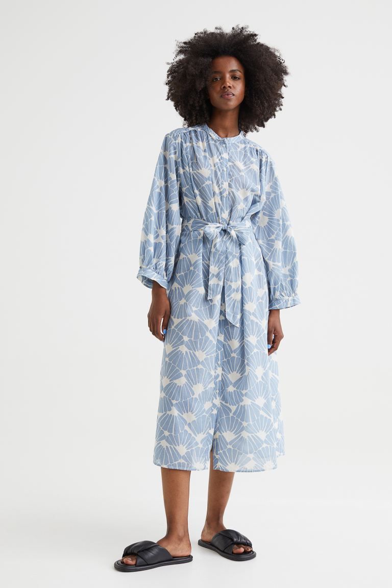 Relaxed-fit, calf-length dress in airy, woven cotton fabric. Low stand-up collar, buttons at fron... | H&M (US + CA)