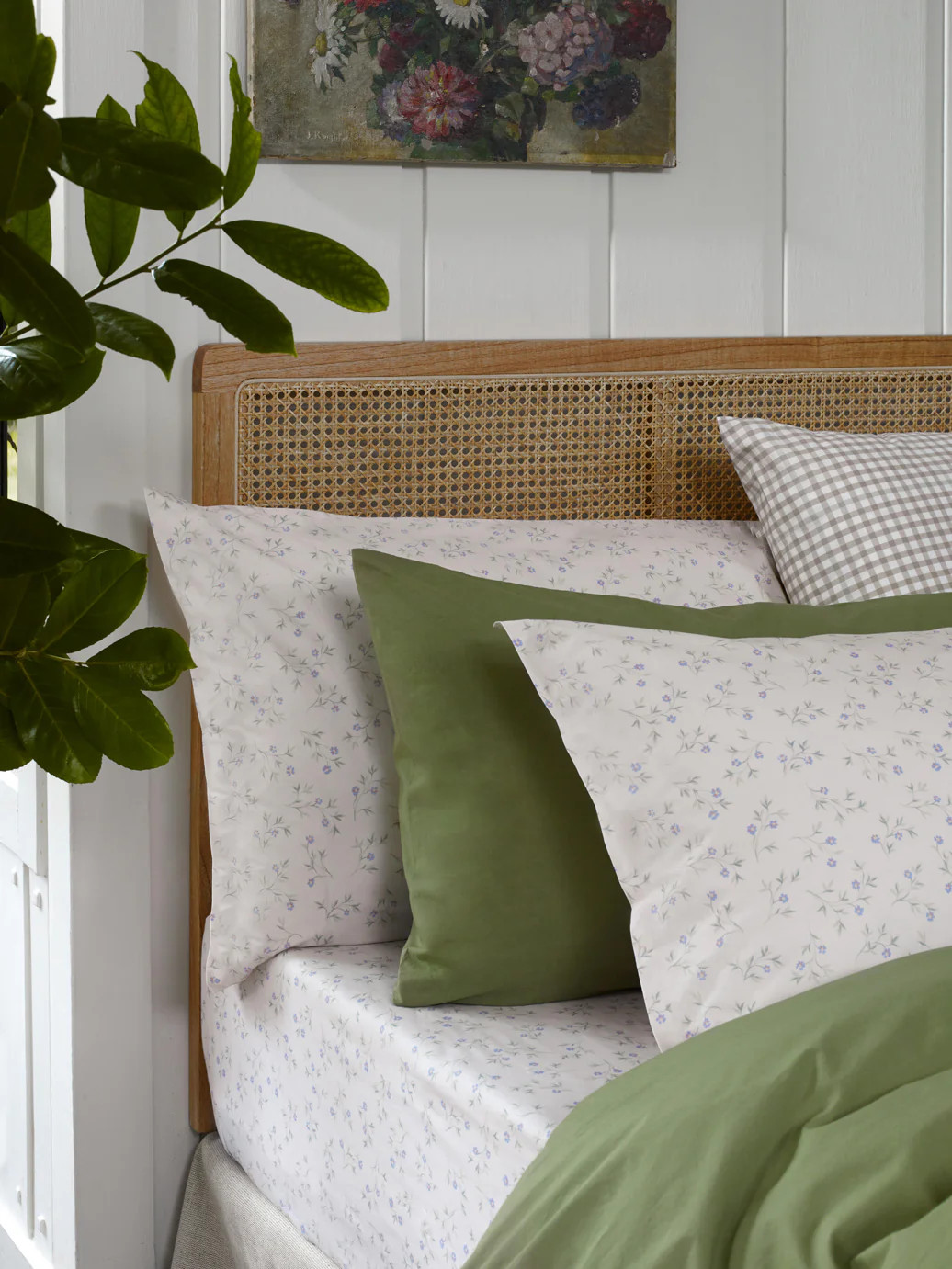 Spring Sprig Cotton Pillowcases (Pair) | Piglet