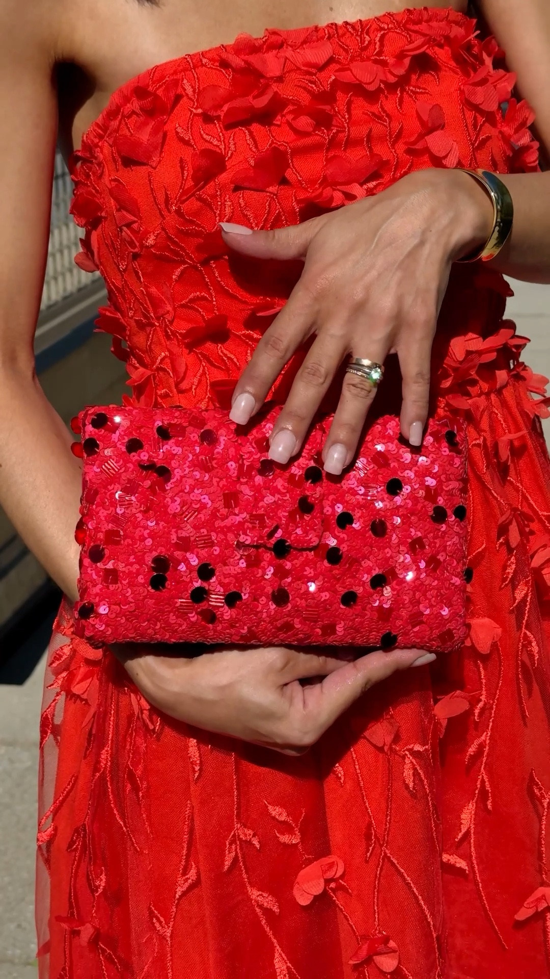 kiss from a rose 💋🌹 @wolfandbadger
Dress: @sourfigsofficial
Bangle: @misscecilia_jewellery
Clutch bag: @simitri.shop
Earrings + necklace: @leoandlucanyc

Wolf & Badger is having a summer sale right now but it ends soon! Don’t miss the chance to snag unique pieces from talented designers around the world while they last. ✨
All pieces available at @wolfandbadger
#wolfandbadger #datenightoutfit #reddress #tulledress #WBTastemakers



#LTKSaleAlert #LTKSeasonal #LTKParties