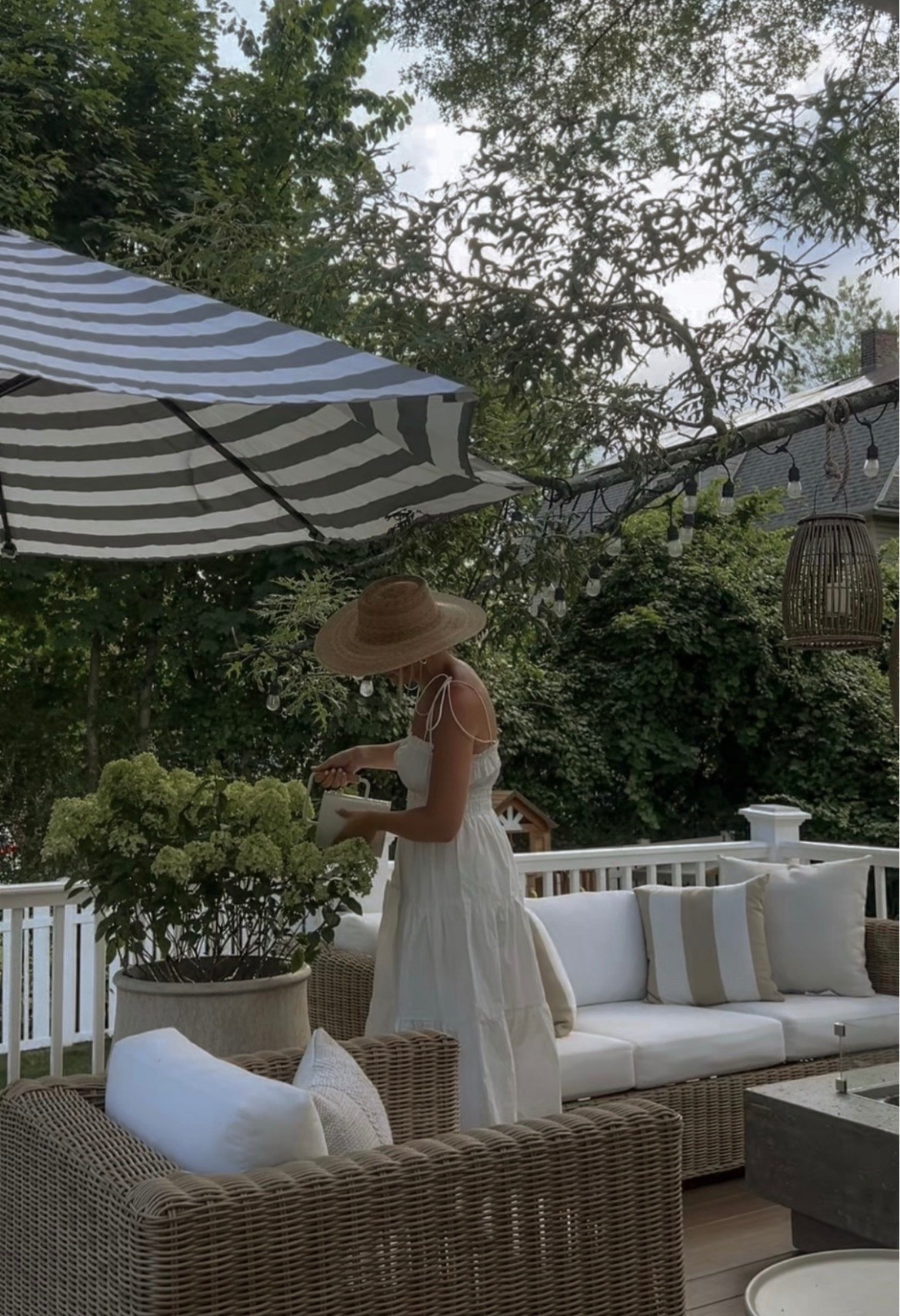 Similar white linen dress roundup!