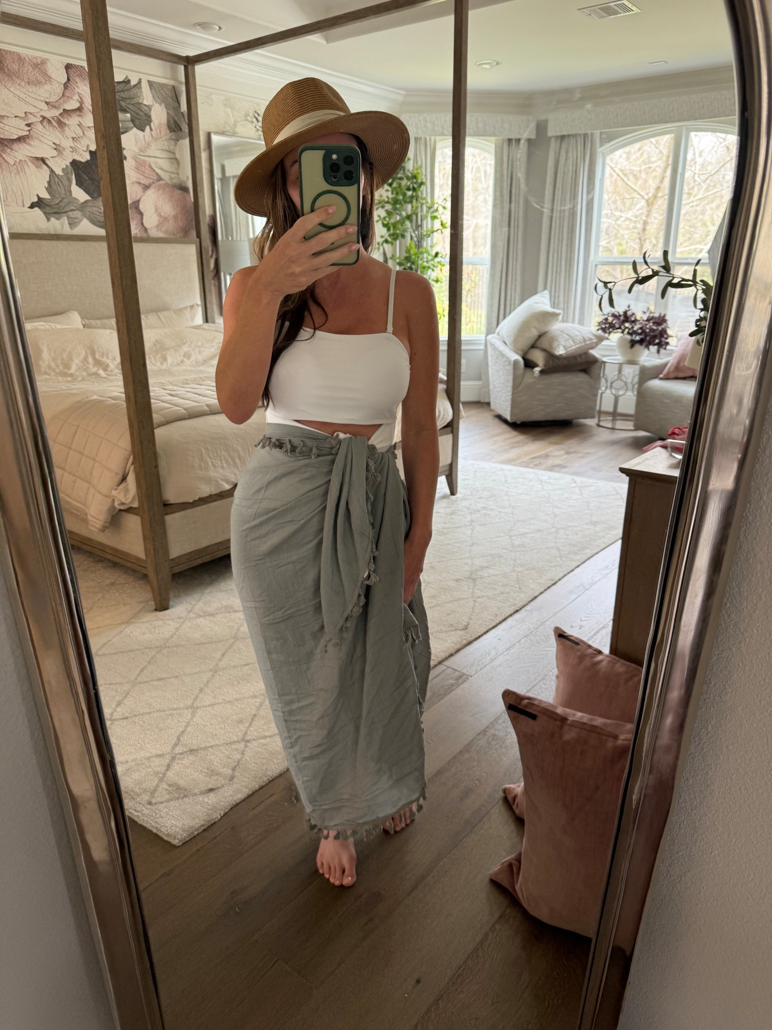 Loving this cover up that can be worn as high up as you’d like! Ties at the waist so it’s adjustable!


#LTKSwim #LTKStyleTip #LTKOver40