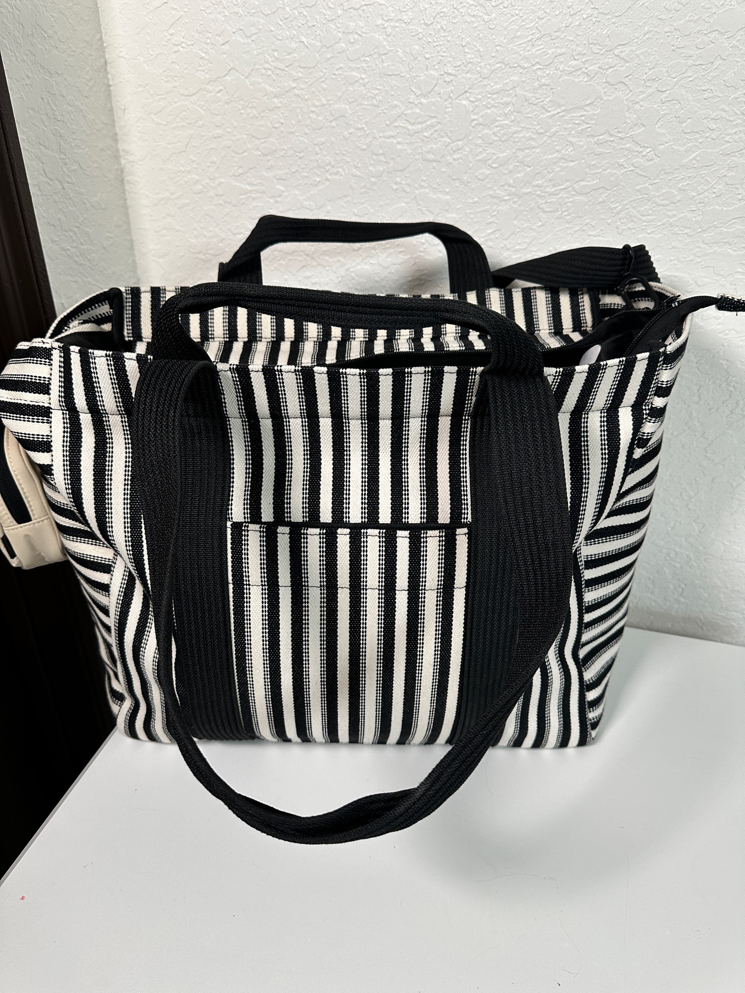 “Hey Travelistas! 🌵 Ready to see how I pack my Beis summer tote for a five-day, four-night adventure in sunny Arizona? Let’s dive in! From essentials to outfits and everything in between, I’ve got all my must-haves ready for this trip. What are your packing essentials? Let me know  below! 😊”

#PackWithMe #TravelEssentials #SummerTote #BeisTote #ArizonaTrip #TravelHacks #VacationPacking #beistravel #TravelInspo #TravelStyle #PinkTravelista #tote

#LTKTravel #LTKItBag #LTKWorkwear

#LTKTravel #LTKHoliday #LTKGiftGuide