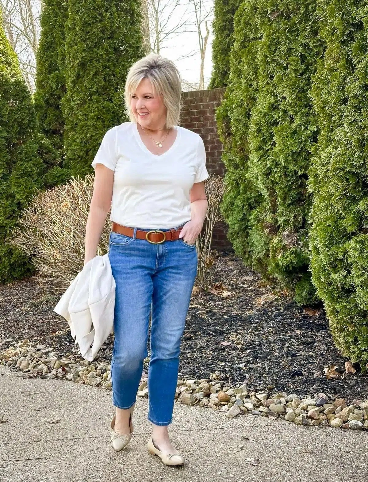 Simple outfit for everyday. Slim leg jeans and a basic v neck tee make for a great casual outfit. I’ve added a linen blazer to dress it up for Spring!

#LTKWorkwear #LTKOver40 #LTKootd