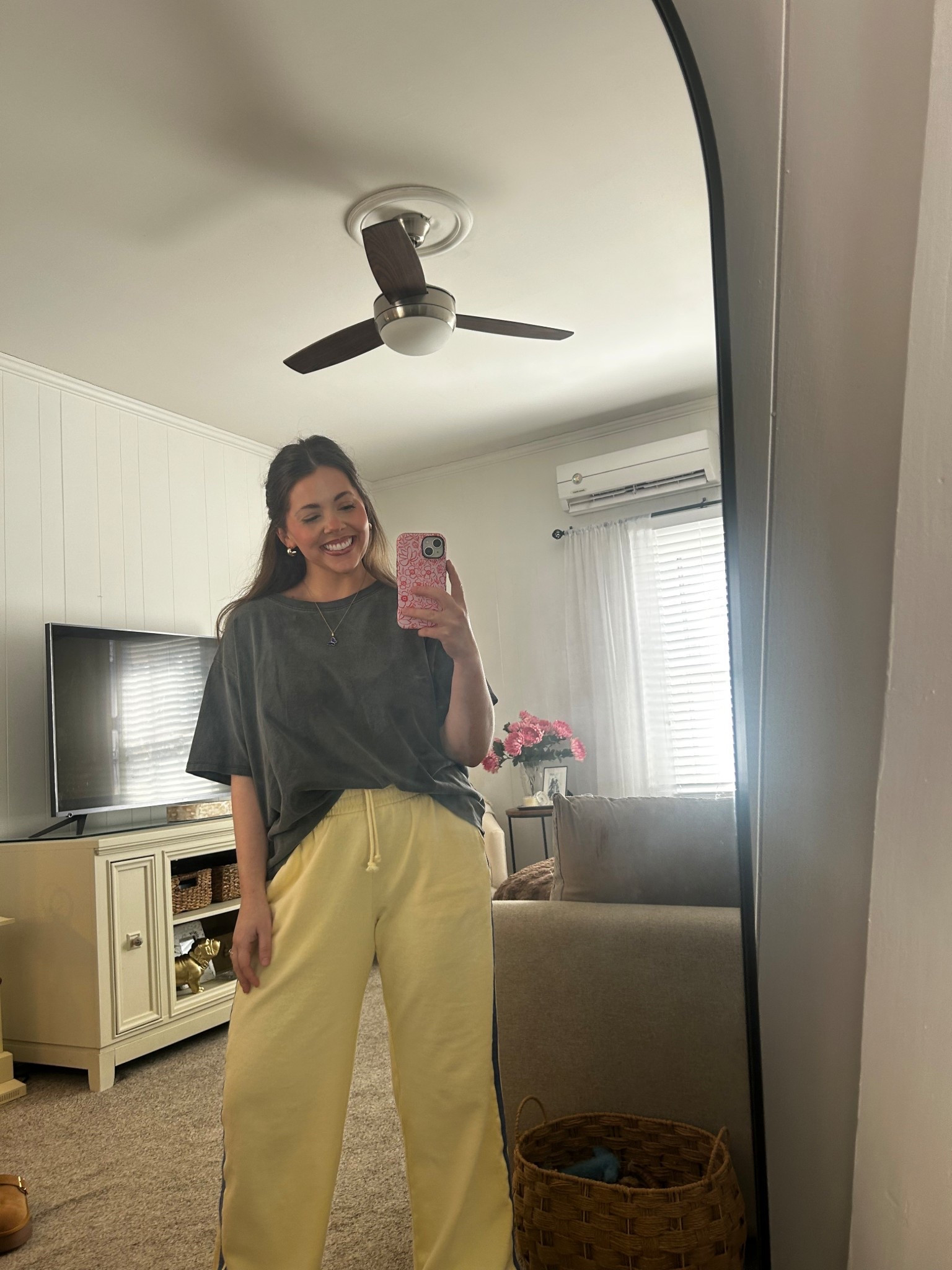 Cutest comfy fit— making me ready for spring 🙌🏽🌼 

#LTKootd #LTKSaleAlert #LTKgrwm
