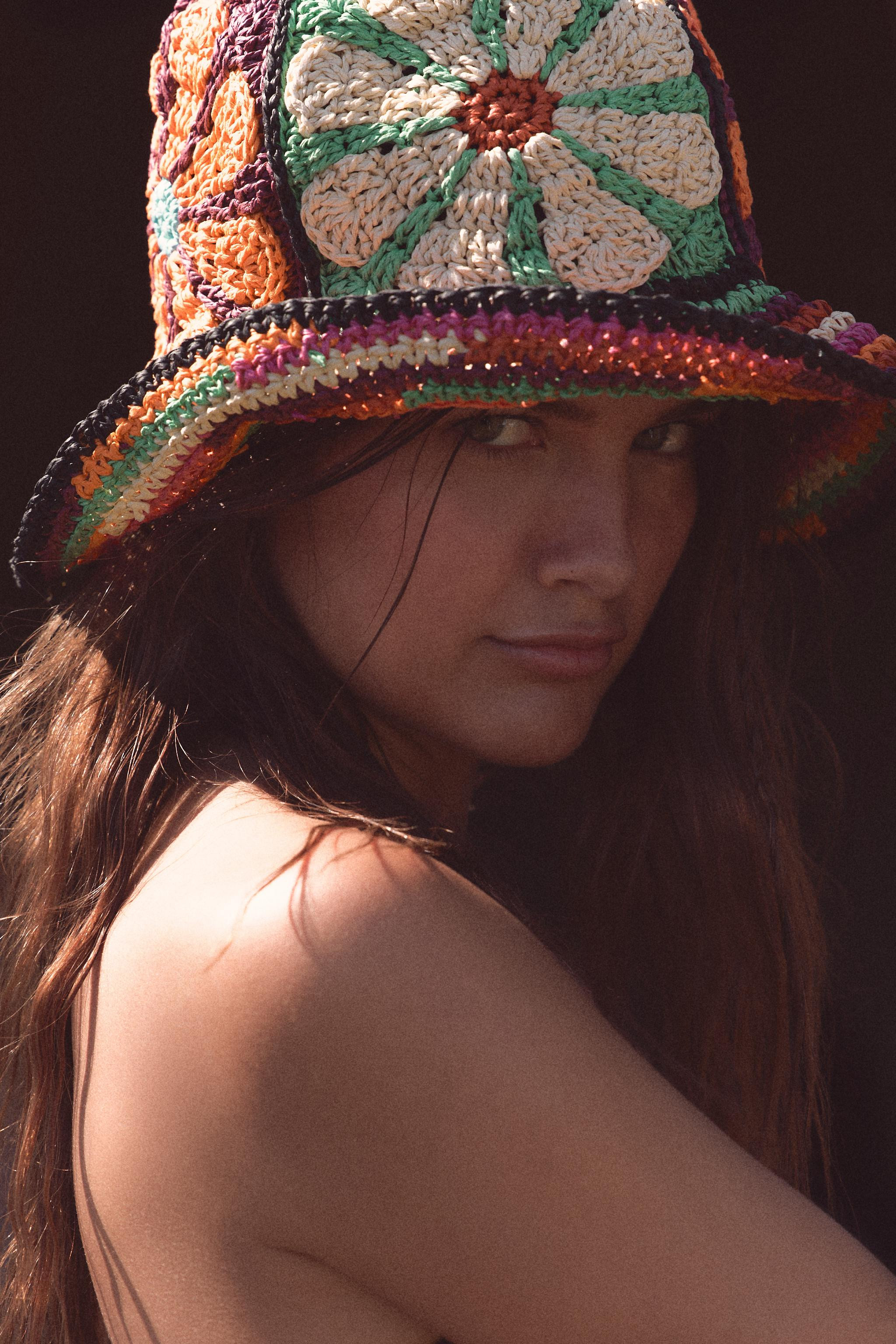 COLOR-BLOCK BUCKET HAT | Zara US
