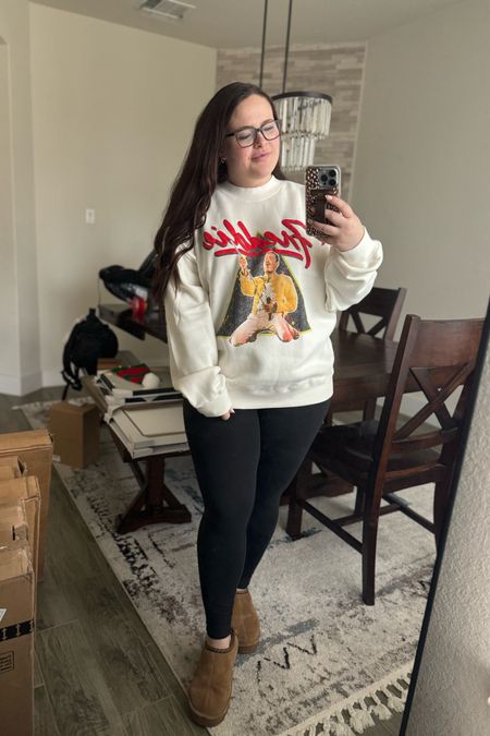 Oversized sweatshirt that’s super soft and a great length for leggings. I’m wearing a large

Abercrombie, winter outfit, band sweatshirt

#LTKstyletip #LTKfindsunder100 #LTKmidsize