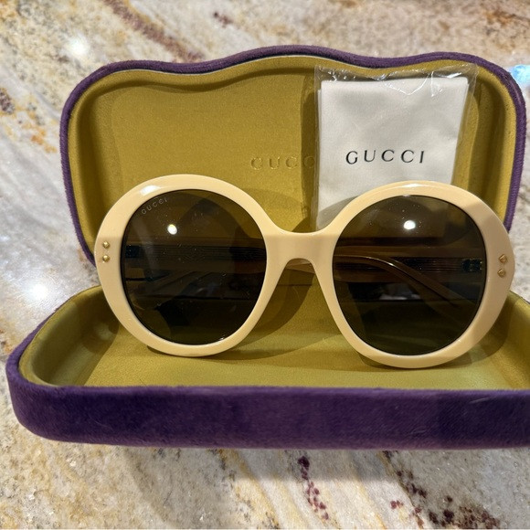 Gucci Cream Oversized Round Sunglasses | Poshmark