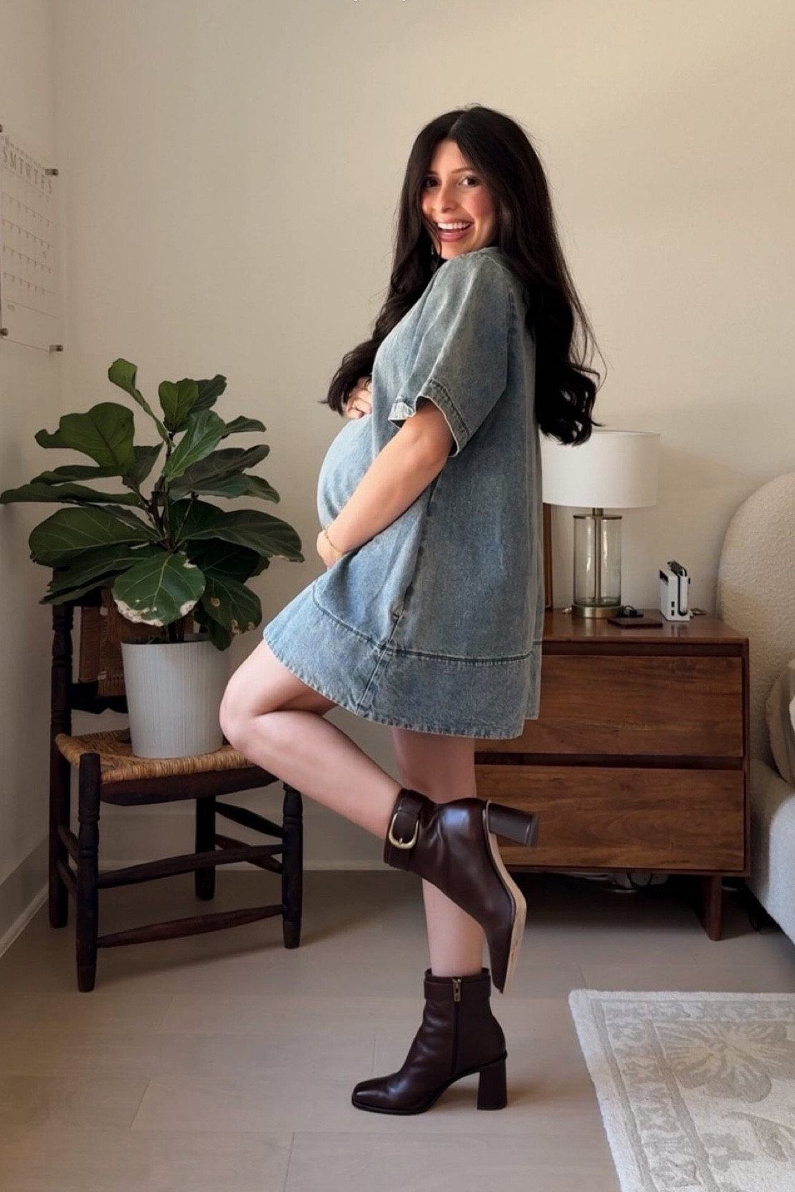 it’s another sunshiney day so mamas gonna try to get some color on these legs 🤞🏼☀️🌻

#momstyle #outfitoftheday #bumpfit #dressthebump #ootd #outfitinspo #churchoutfit #churchstyle #sundress #springstyle #springoutfit #pinterestfashion