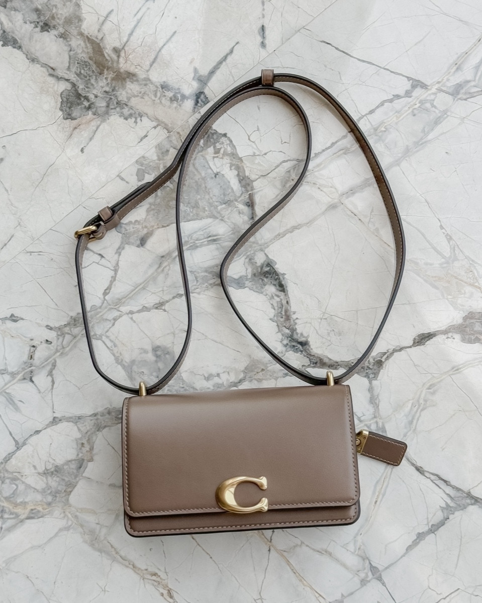 Meet the ultimate everyday bag: Coach Bandit Crossbody size small in dark stone. Whether worn as a crossbody or on the shoulder, it’s perfect for any occasion! 


#LTKbag #LTKuk #LTKgiftguide