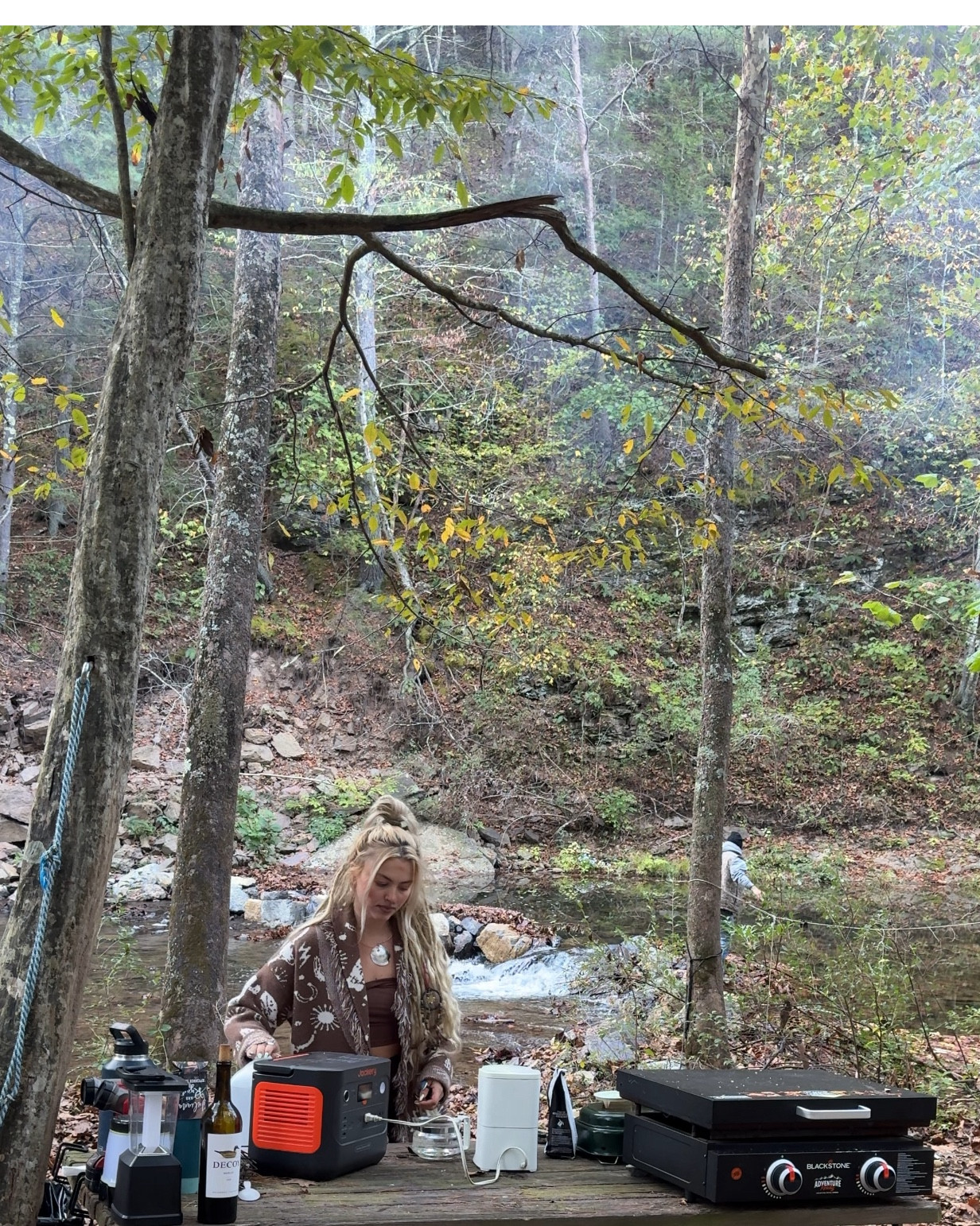Jackery campsite coffee✨ the best way to keep our phones charged, our air mattress full, our galaxy light running & our coffee hot! Seriously using this has become a necessity while camping  we did everything we needed with it for this 3 day trip & left with 30% battery  left over #camping #outdoors #powerbank