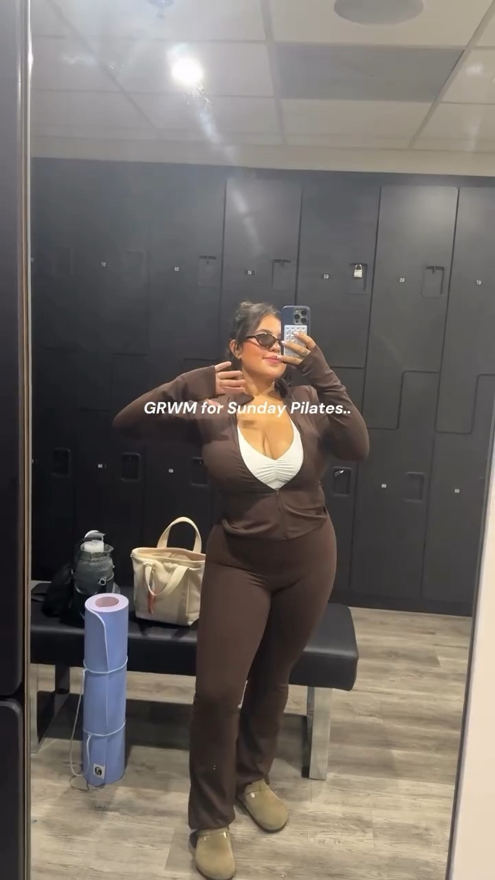 Happy Sunday ☀️

Set: @uniqlo 
Makeup: @supergoop @pixibeauty @elfcosmetics @lorealparis 

#journeytobecomeskinny #fitnessjourney #cutegymclothes #cutegymclothes #creatorsearchinsights