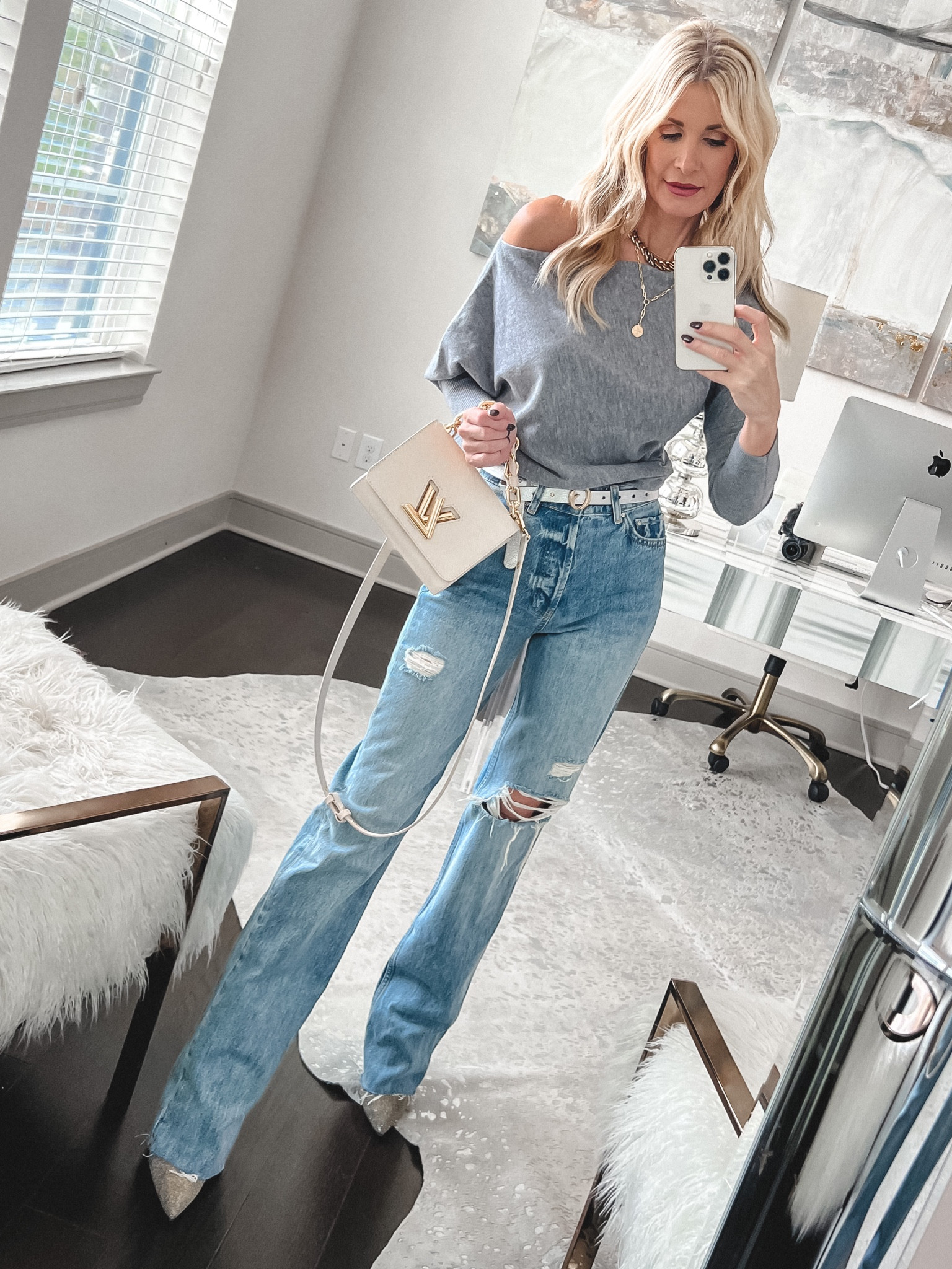 3 STYLE TIPS when wearing BAGGY DENIM >> 

1️⃣ Always wear a fitted top and ti m it in 

2️⃣ Add a belt which will always accentuate your waist 

3️⃣ Wear a heel of some sort to avoid looking frumpy 

PS - this easy sweater is on major sale making it only $40! It comes in 4 colors and runs tts, I’m wearing an XS. 



#LTKunder100 #LTKunder50 #LTKstyletip