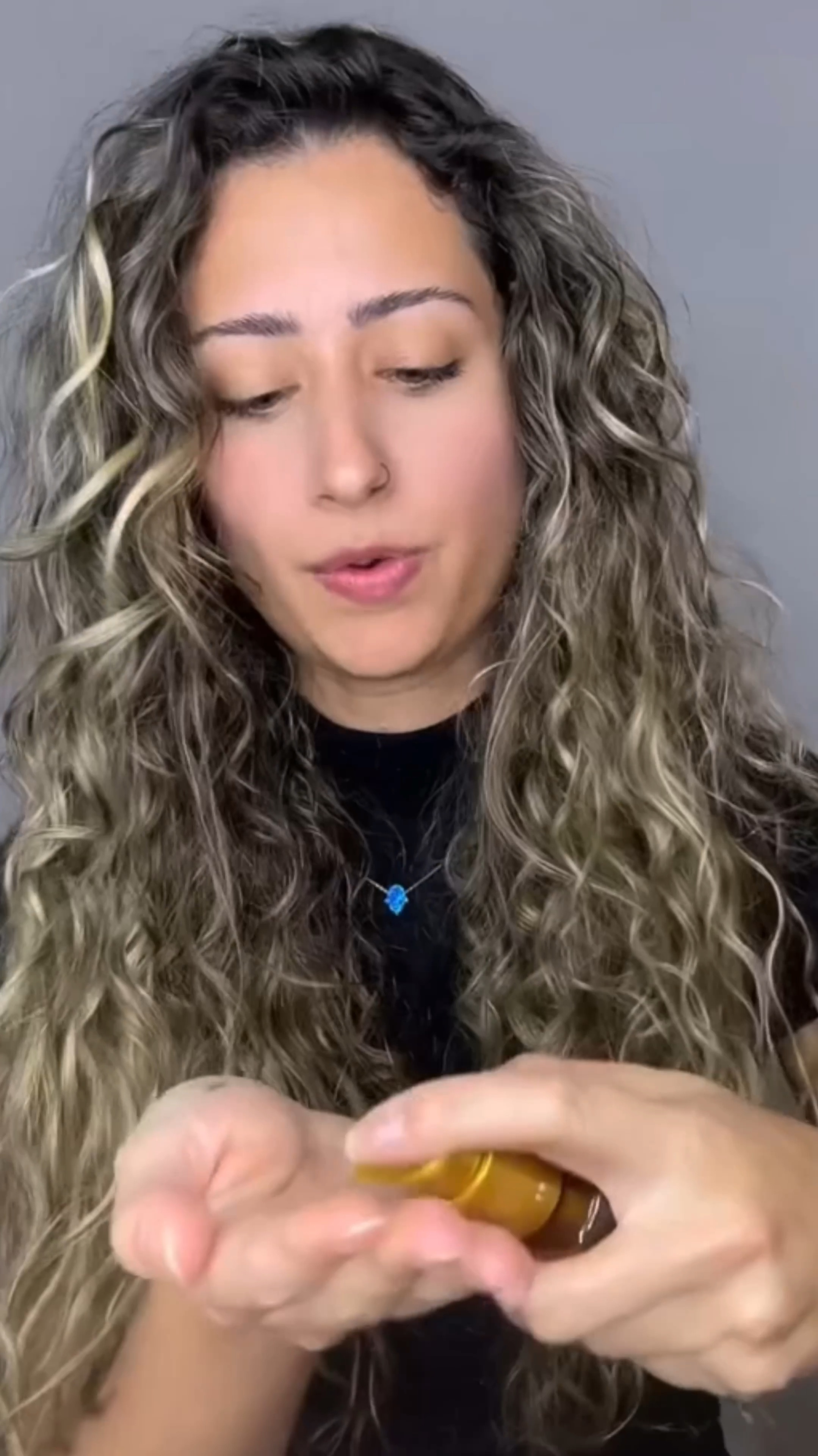Como passar óleo no cabelo ondulado 

#LTKbeauty #LTKbrasil