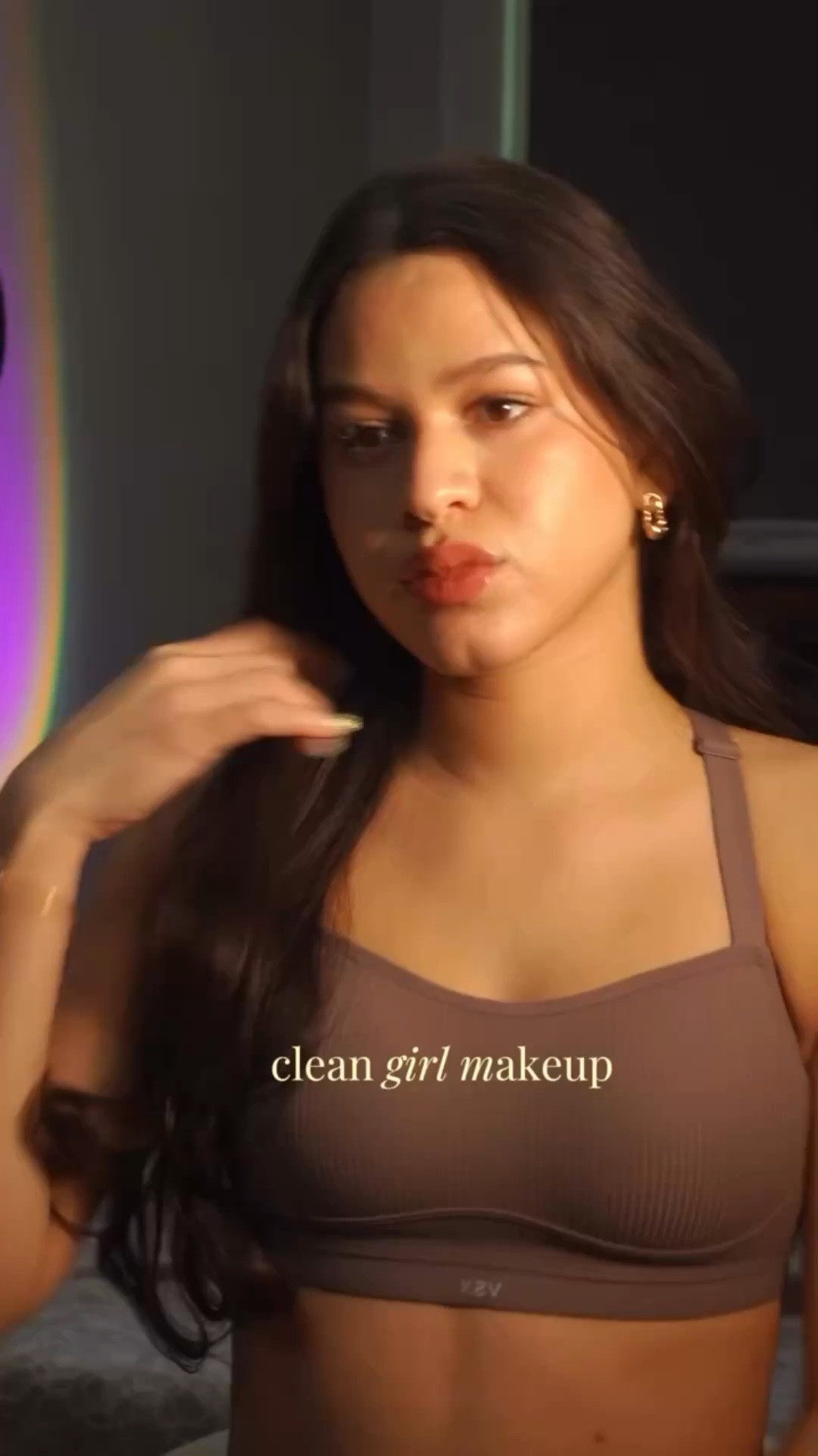 Clean girl makeup 🤎
.
.
.
@tower28beauty SOS spray , serum concealer & shineOne lip jelly 
@charlottetilbury unreal foundation stick 
@saiebeauty dep bronze 
@lorealparis mascara 
@milkmakeup brow tint 
@benefitcosmetics Benetint black cherry 
@hudabeauty easy bake “cherry blossom “ 

#cleangirlmakeup #makeup #cleanmakeup